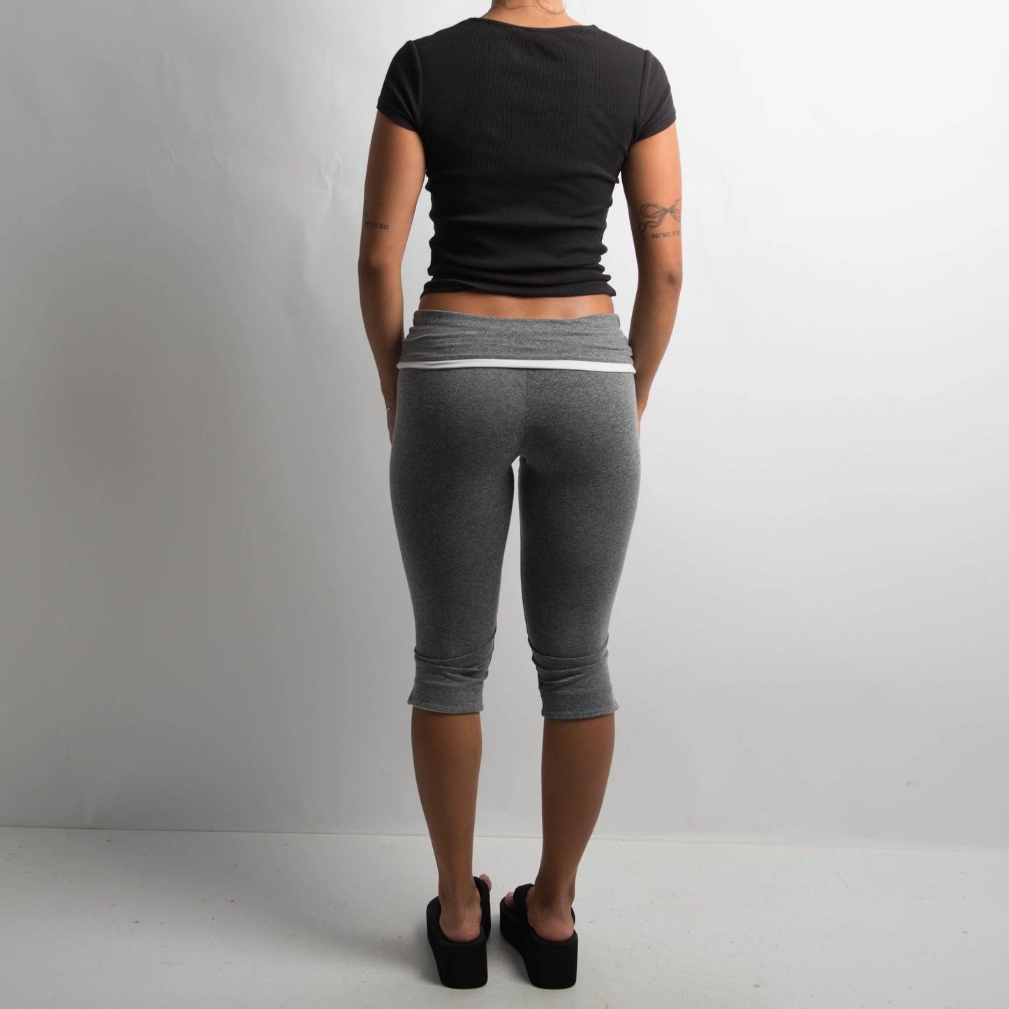 GREY CAPRI TIGHTS