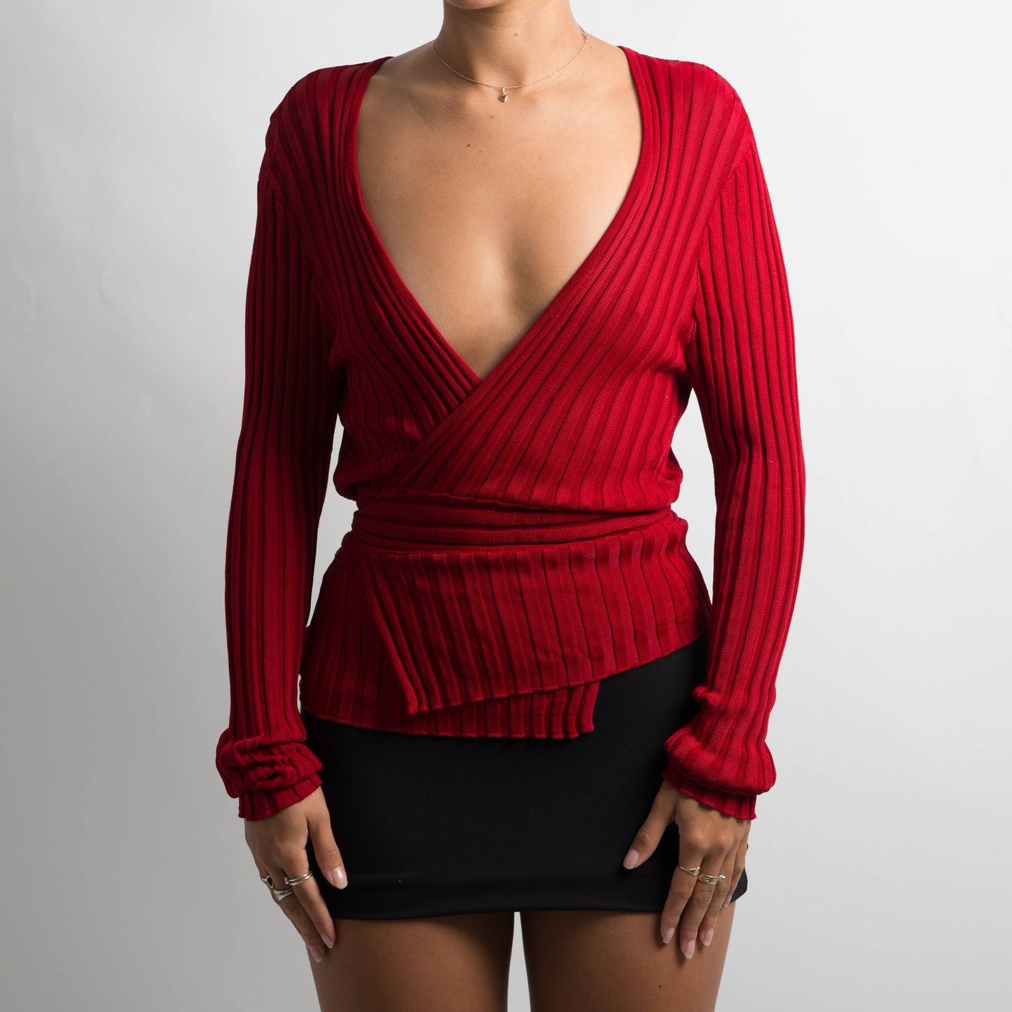 RED RIBBED TIE FRONT TOP
