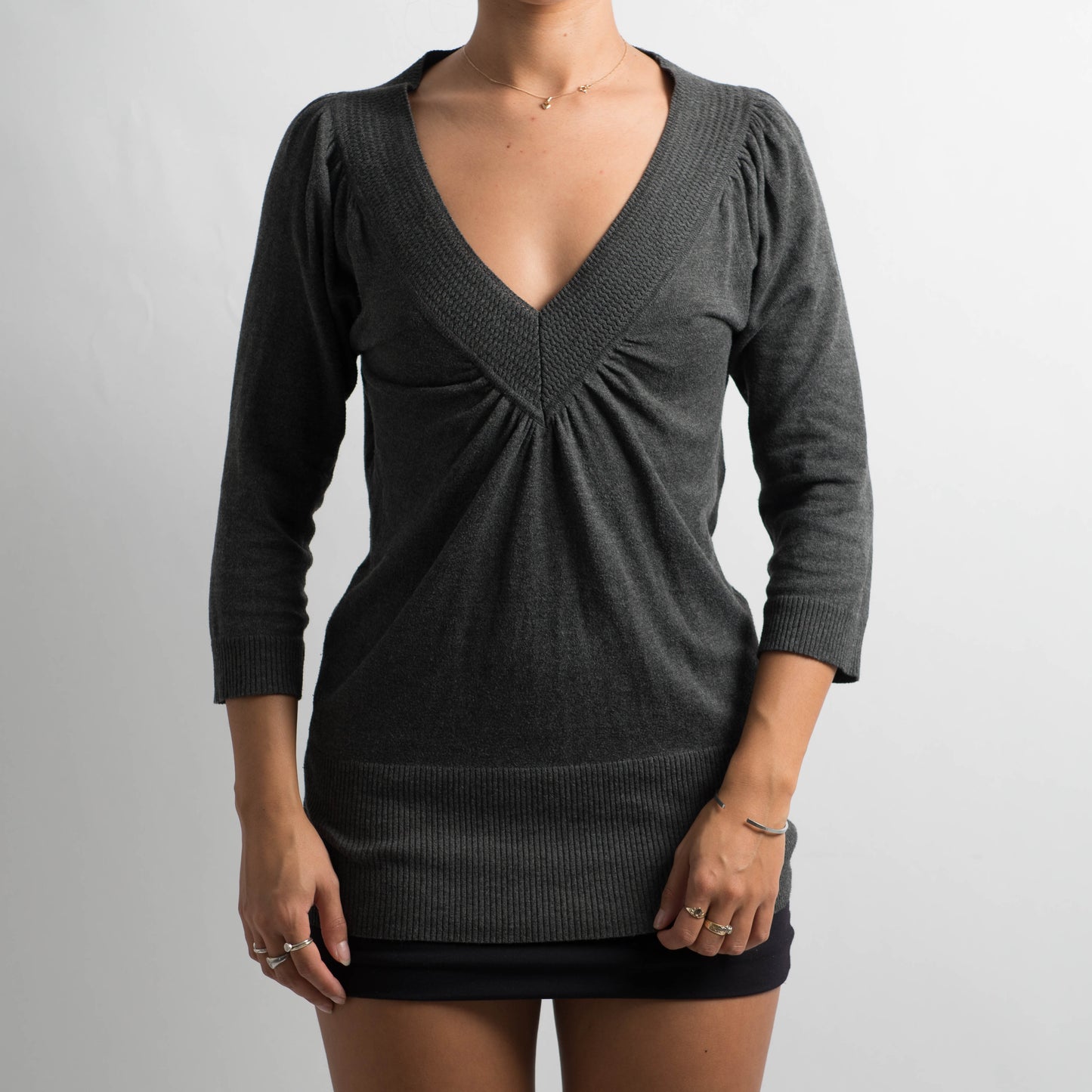 CHARCOAL 3/4 SLEEVE TOP