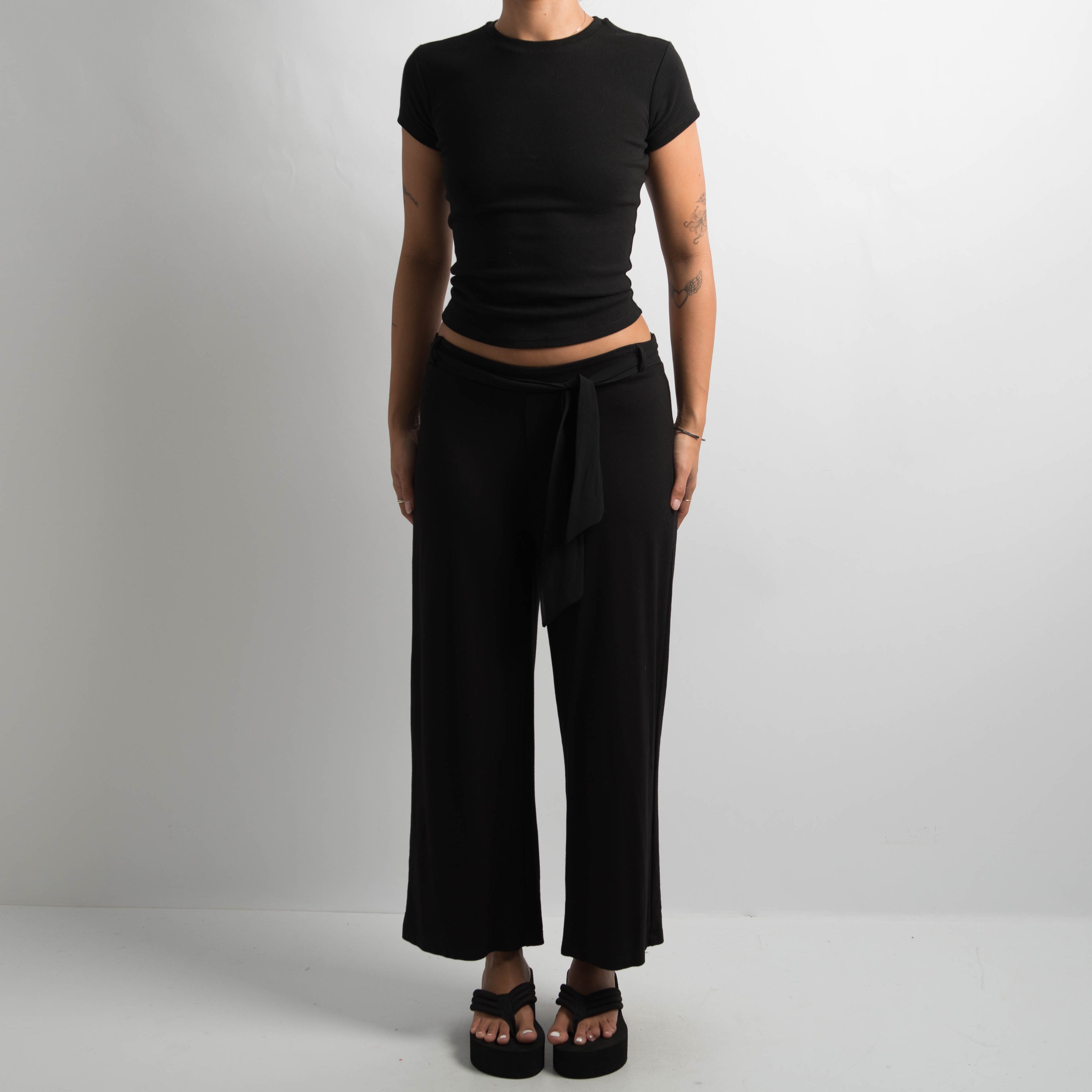 BLACK CROP PANTS