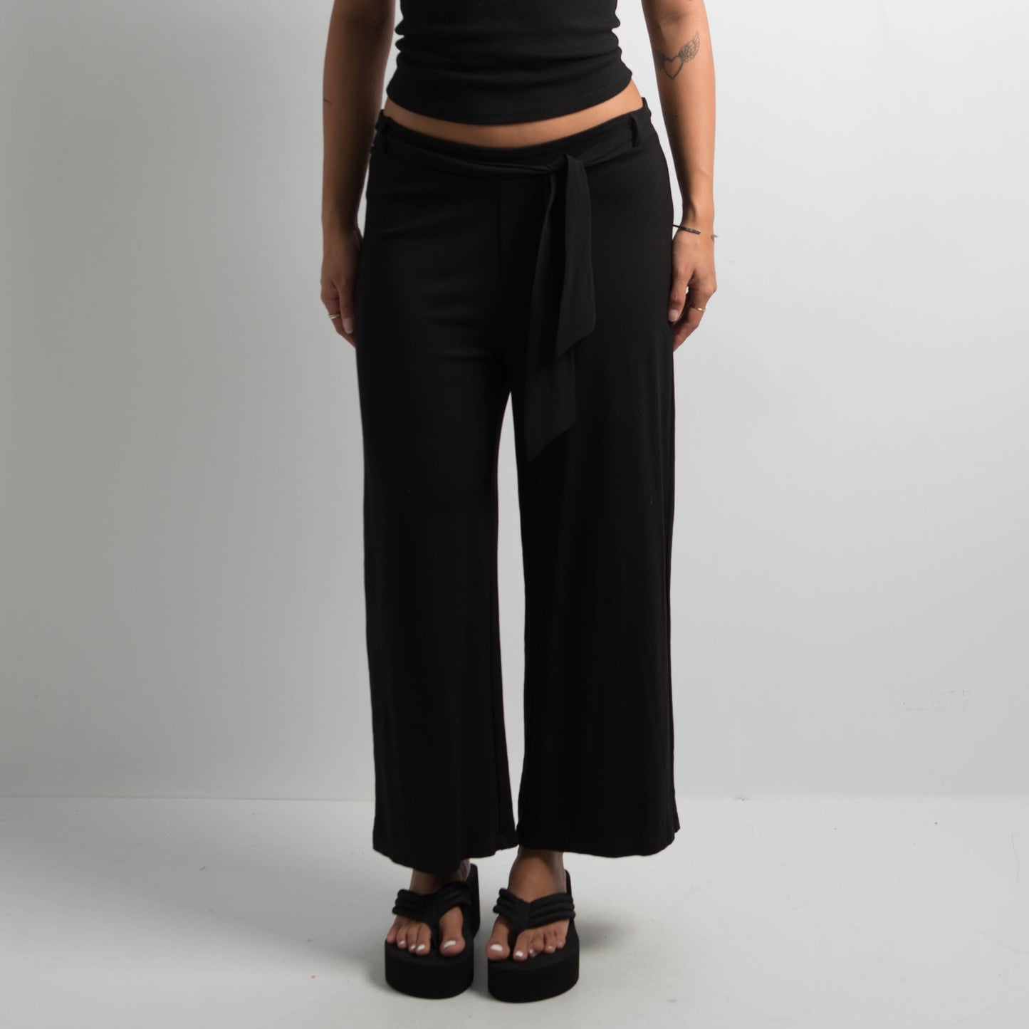 BLACK CROP PANTS