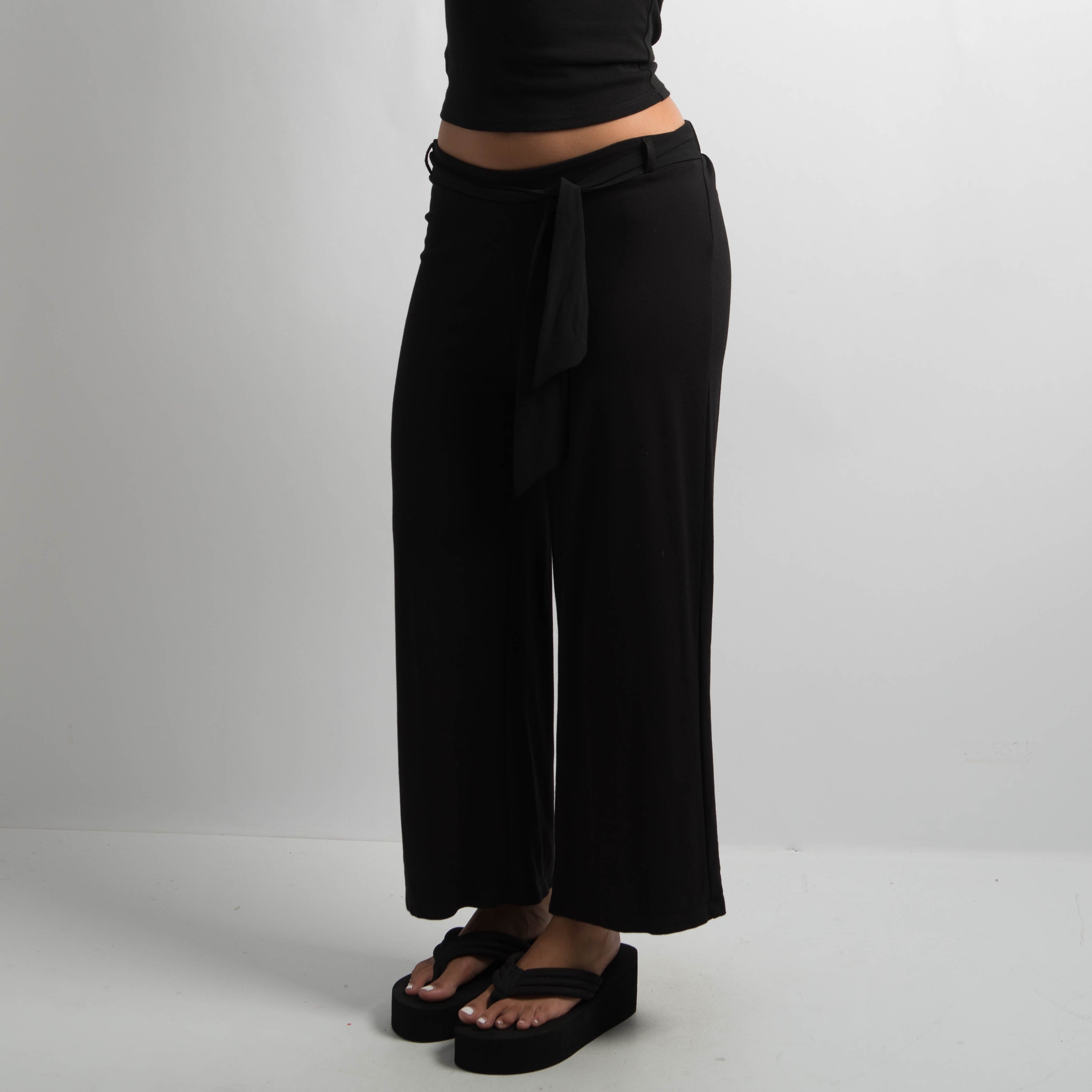 BLACK CROP PANTS