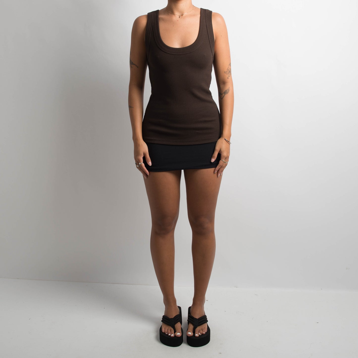 BROWN SCOOP TANK TOP