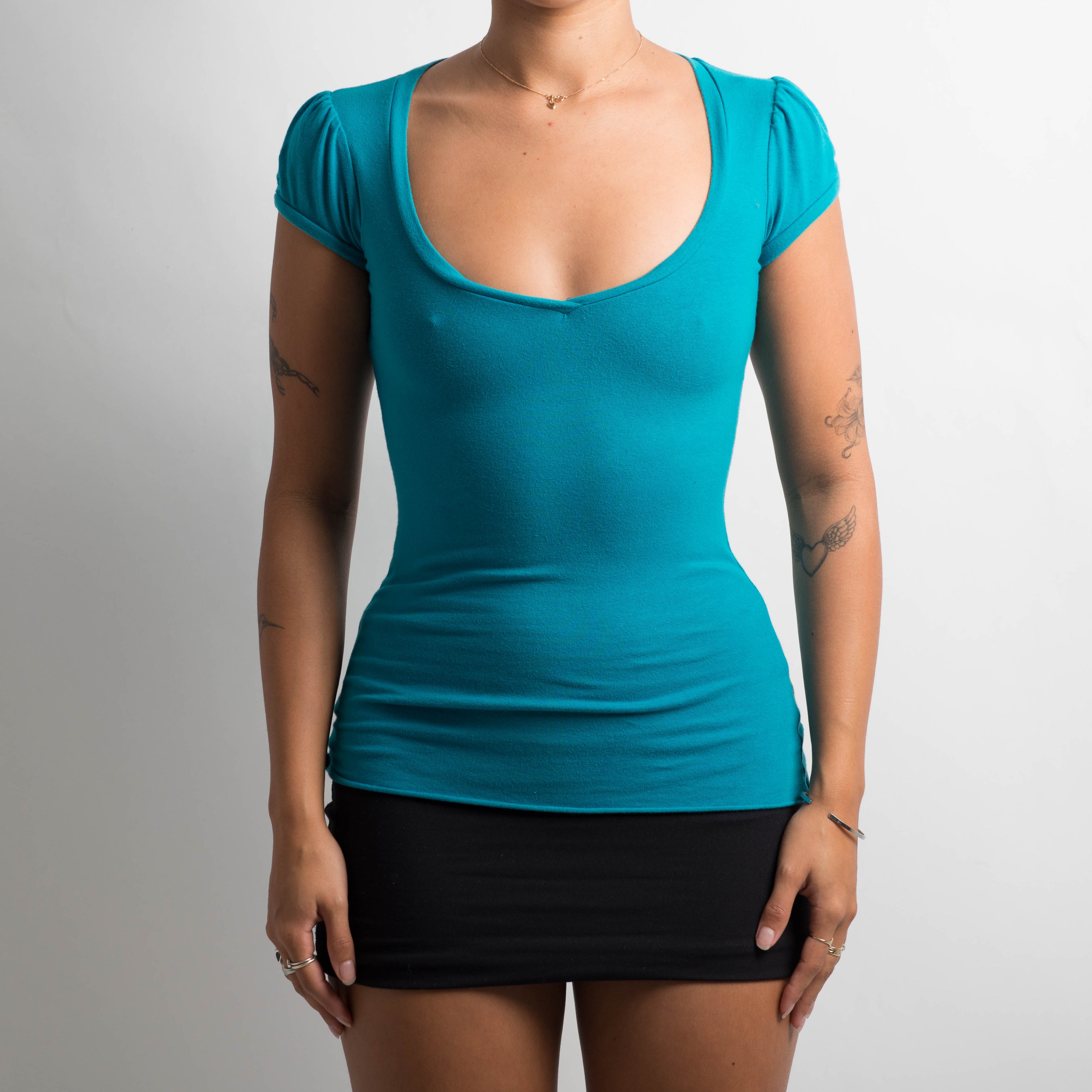 TEAL FITTED TEE