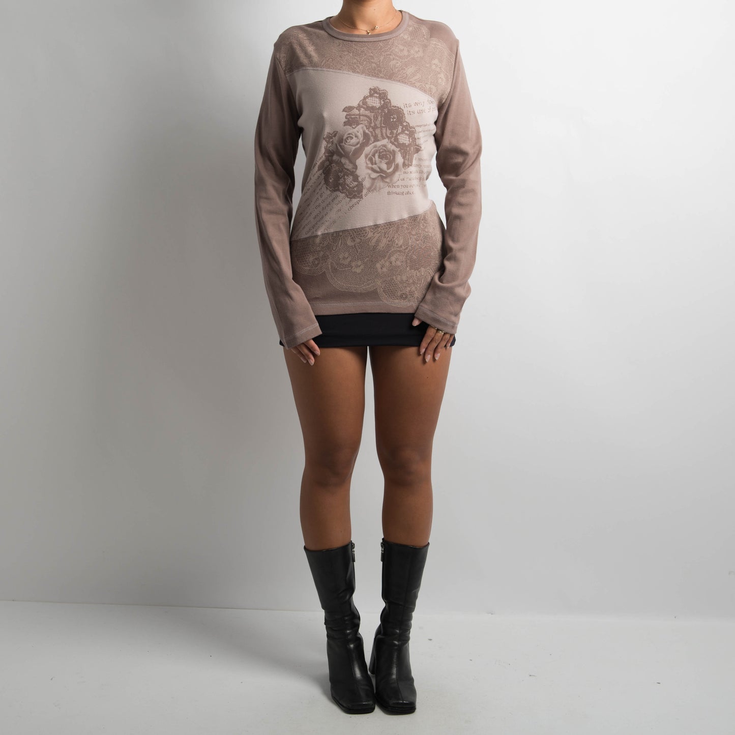 GRAPHIC LONG SLEEVE TOP