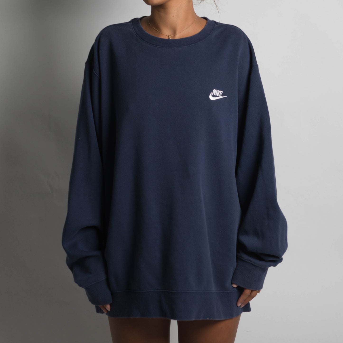 NAVY NIKE CREWNECK SWEATER