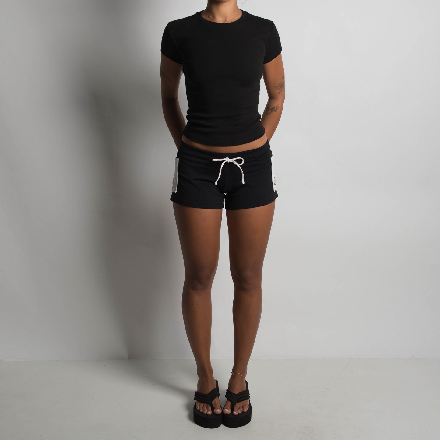 CONTRAST KICK SHORTS
