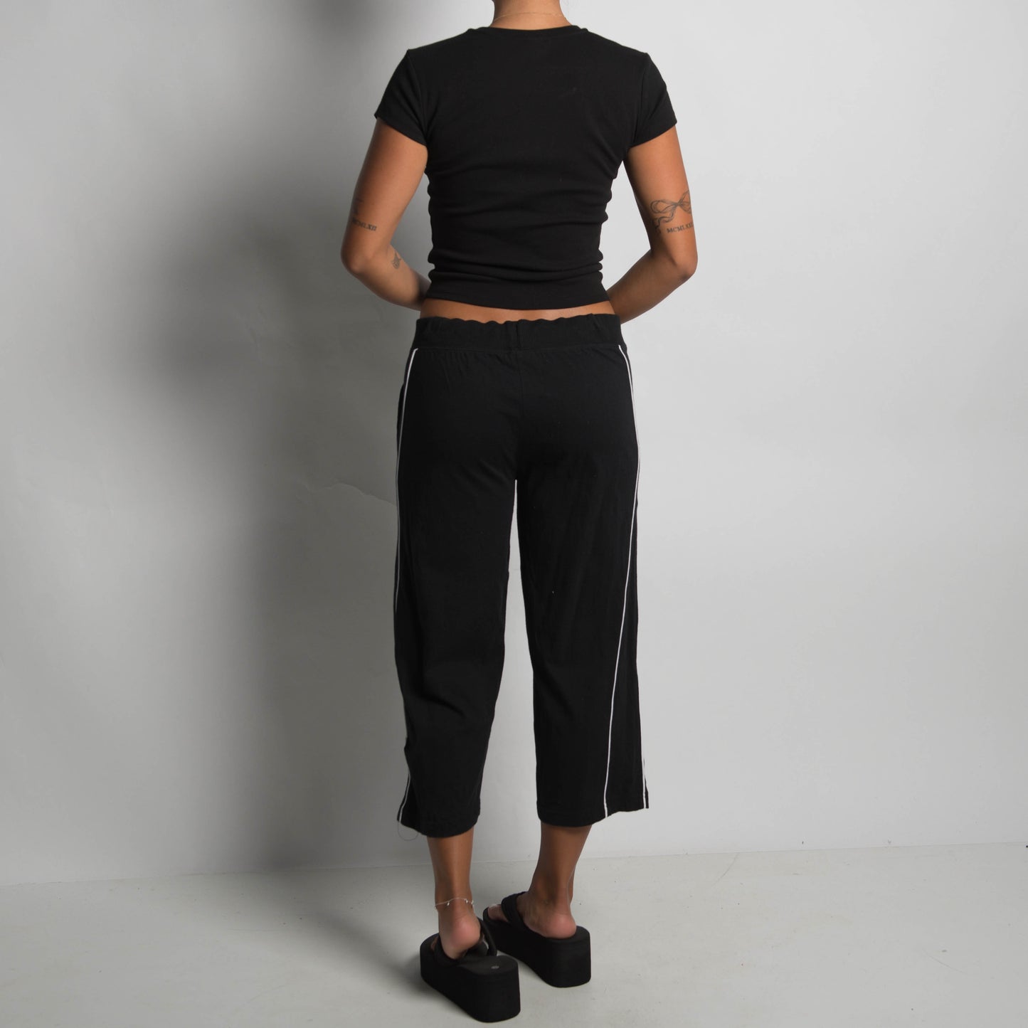 BLACK CROP LOUNGE PANTS