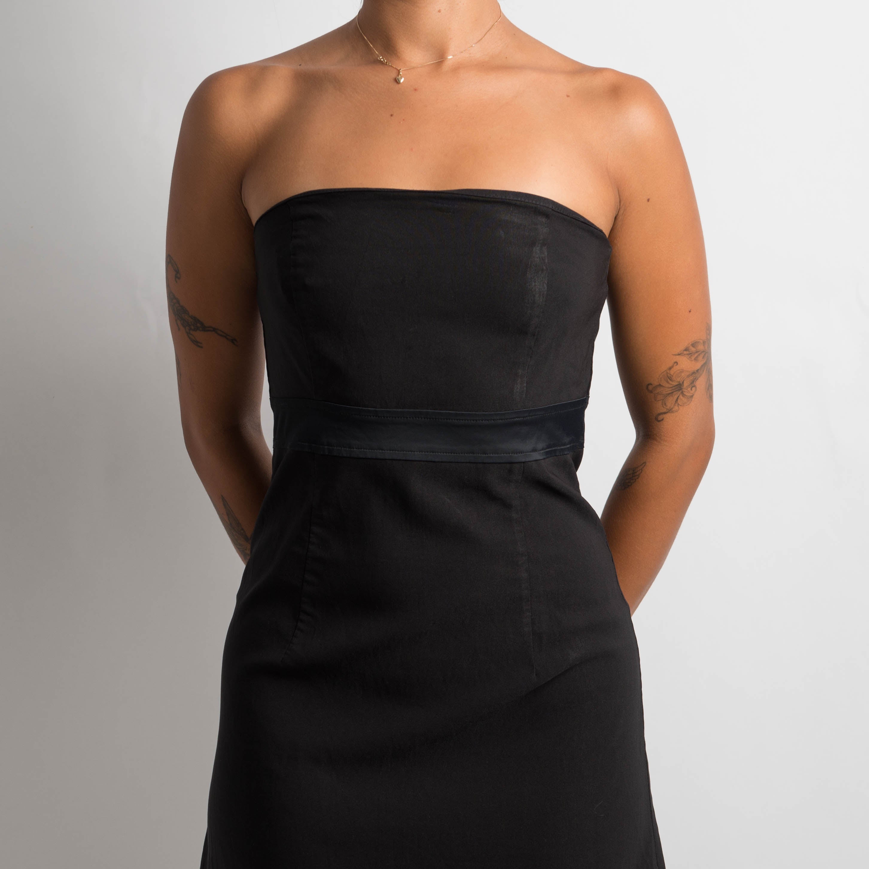 BLACK STRAPLESS DRESS