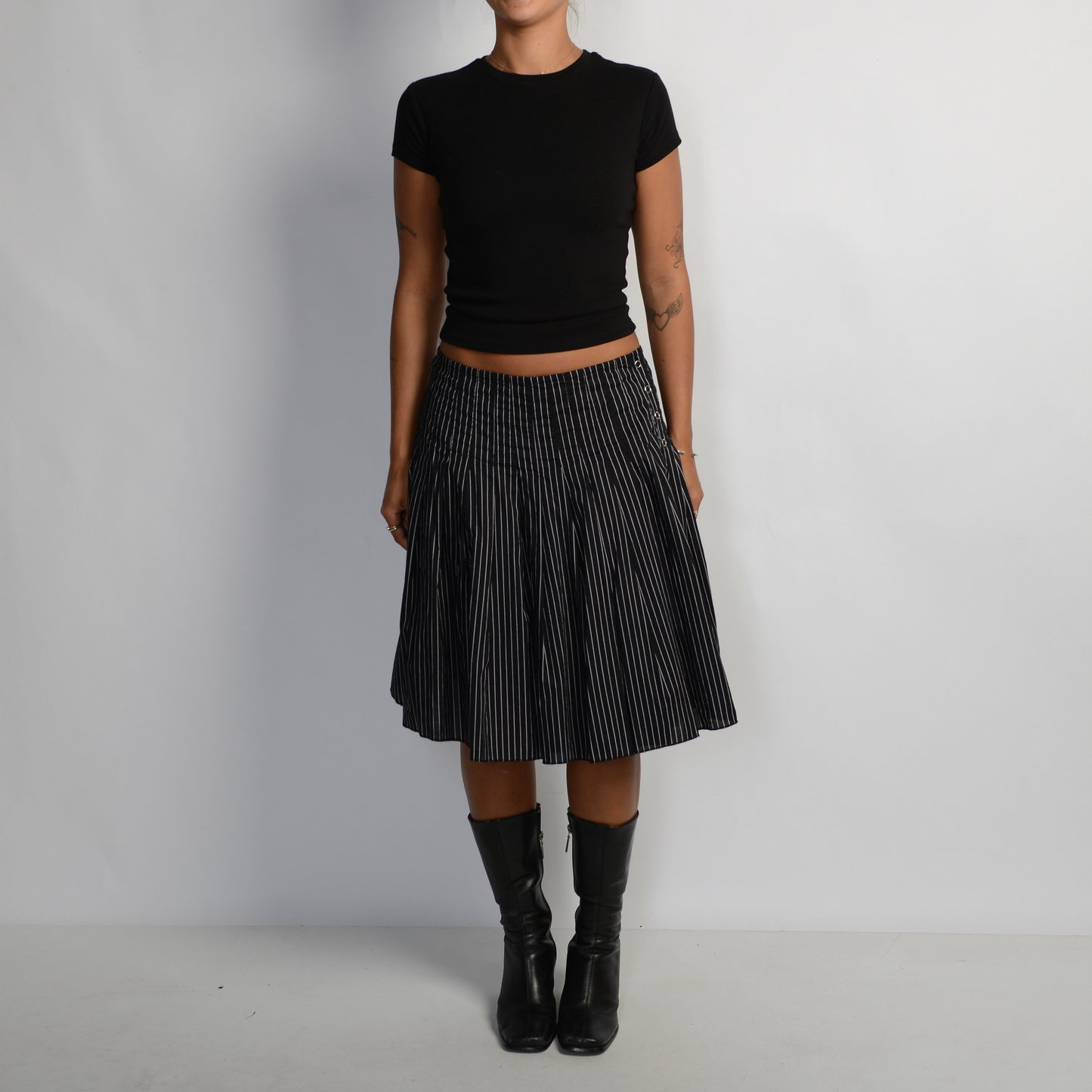 BLACK STRIPE MIDI SKIRT
