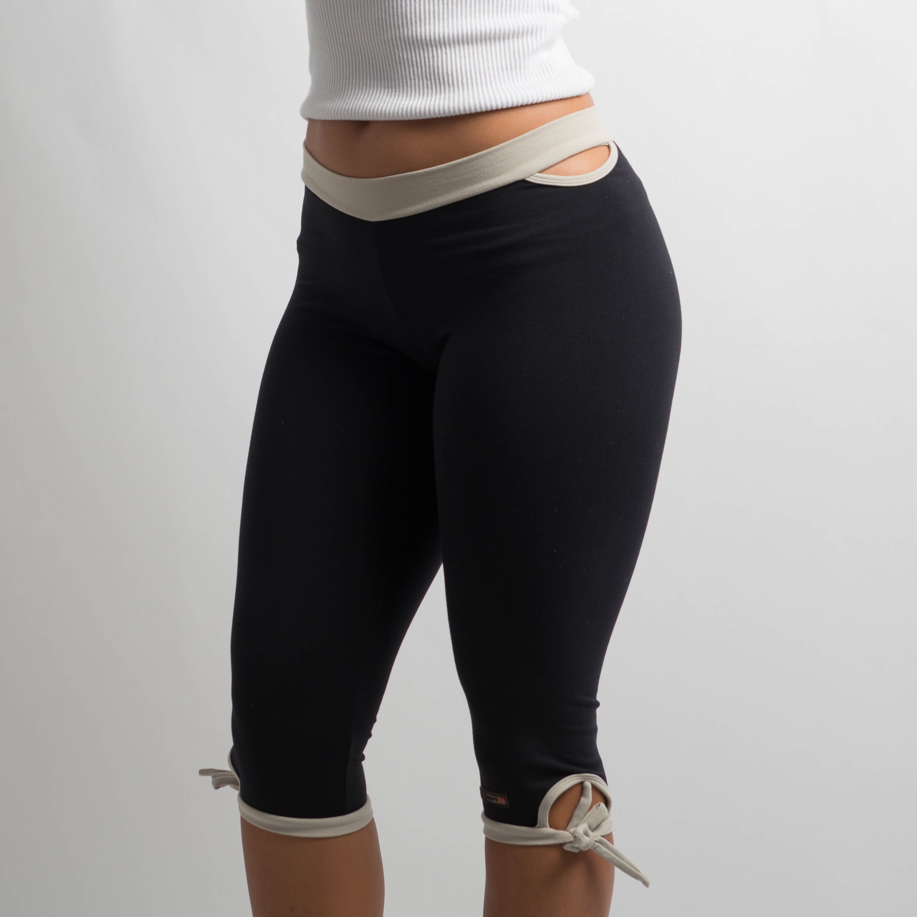 CUT OUT CROP TIGHTS