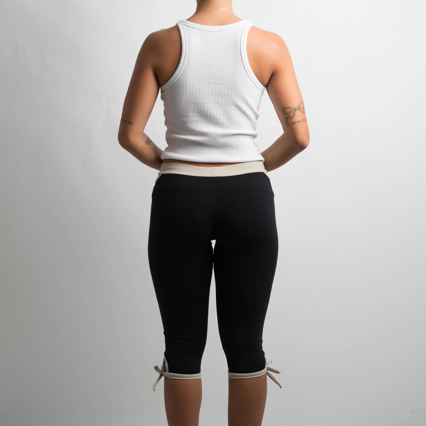 CUT OUT CROP TIGHTS