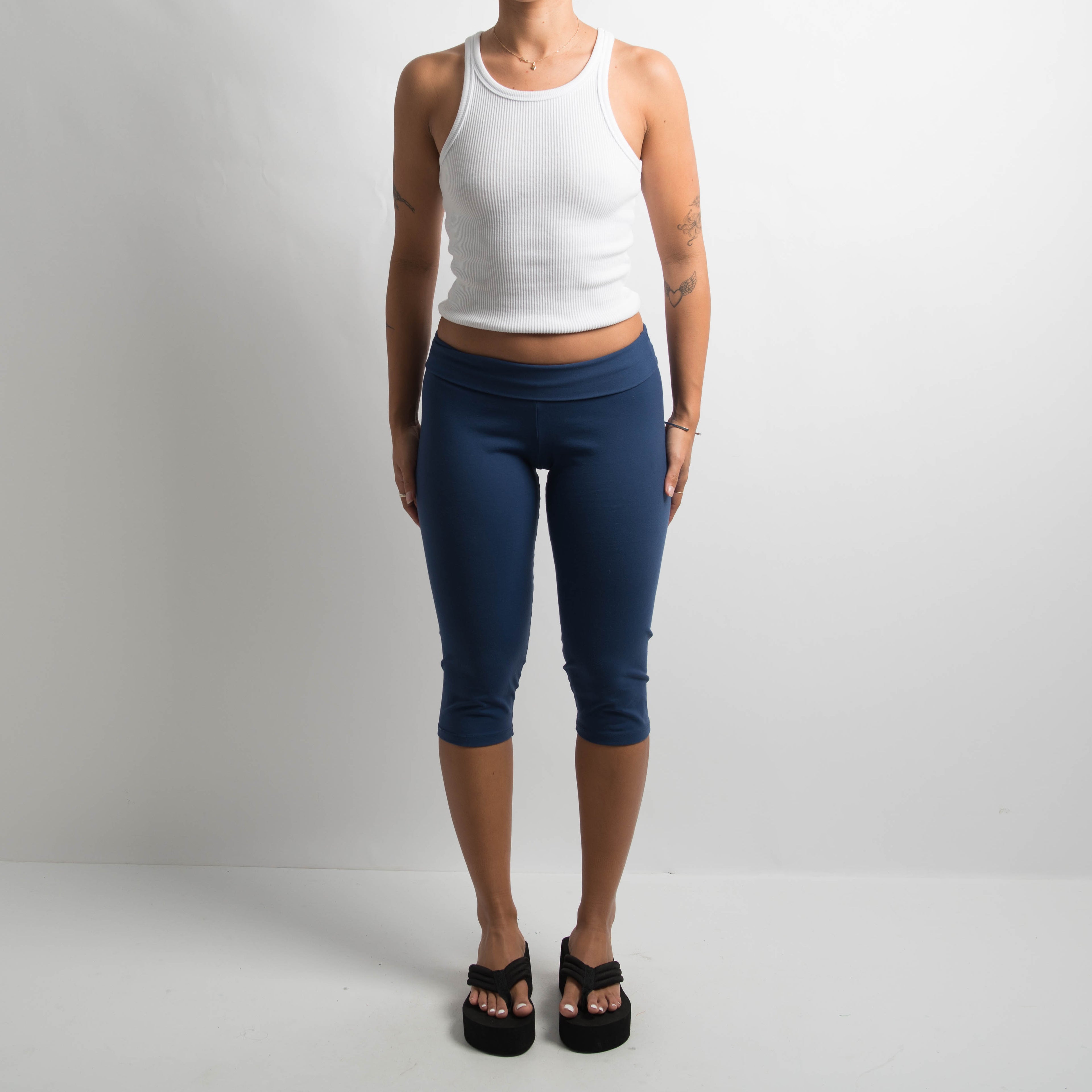 BLUE KNEE LENGTH TIGHTS