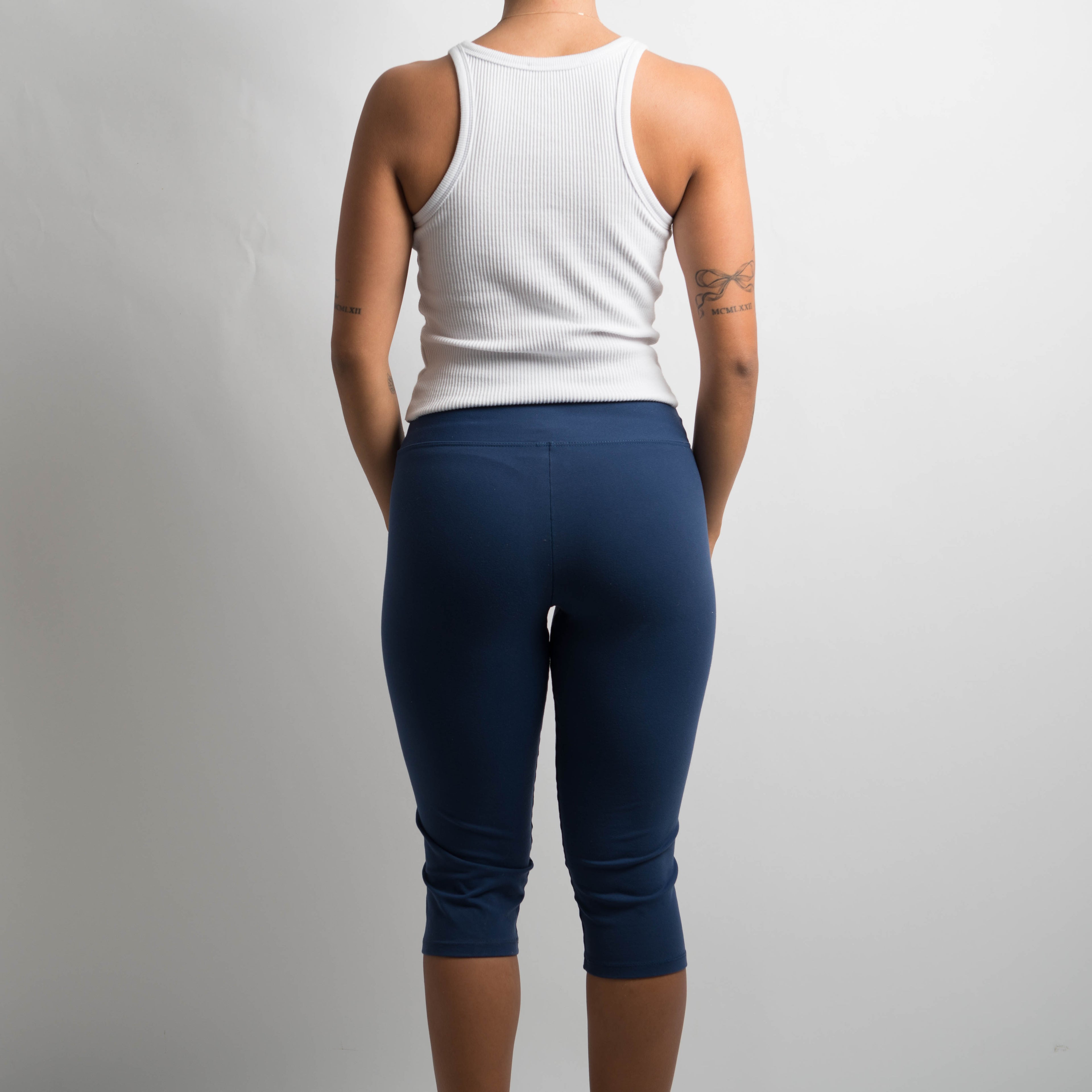 BLUE KNEE LENGTH TIGHTS