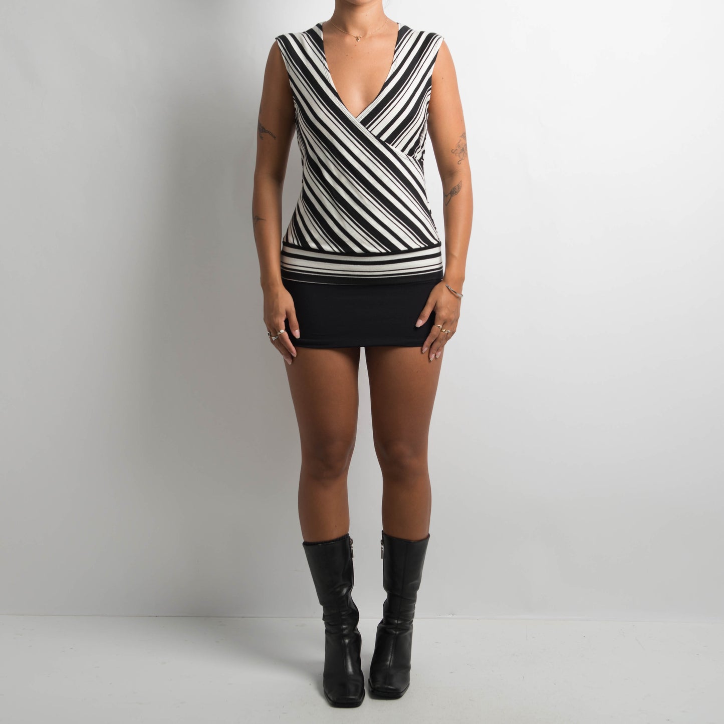 STRIPED SLEEVELESS TOP
