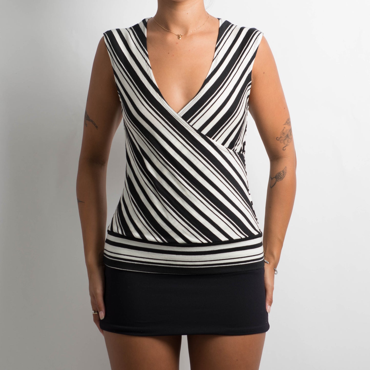 STRIPED SLEEVELESS TOP