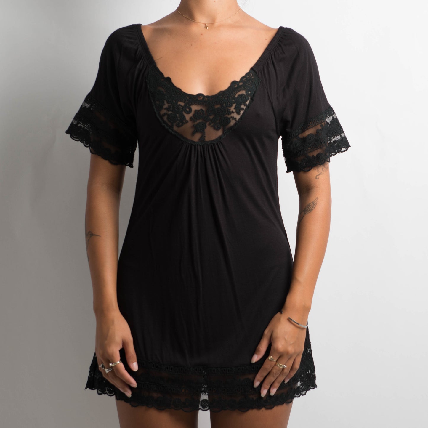 BLACK LONGLINE TOP