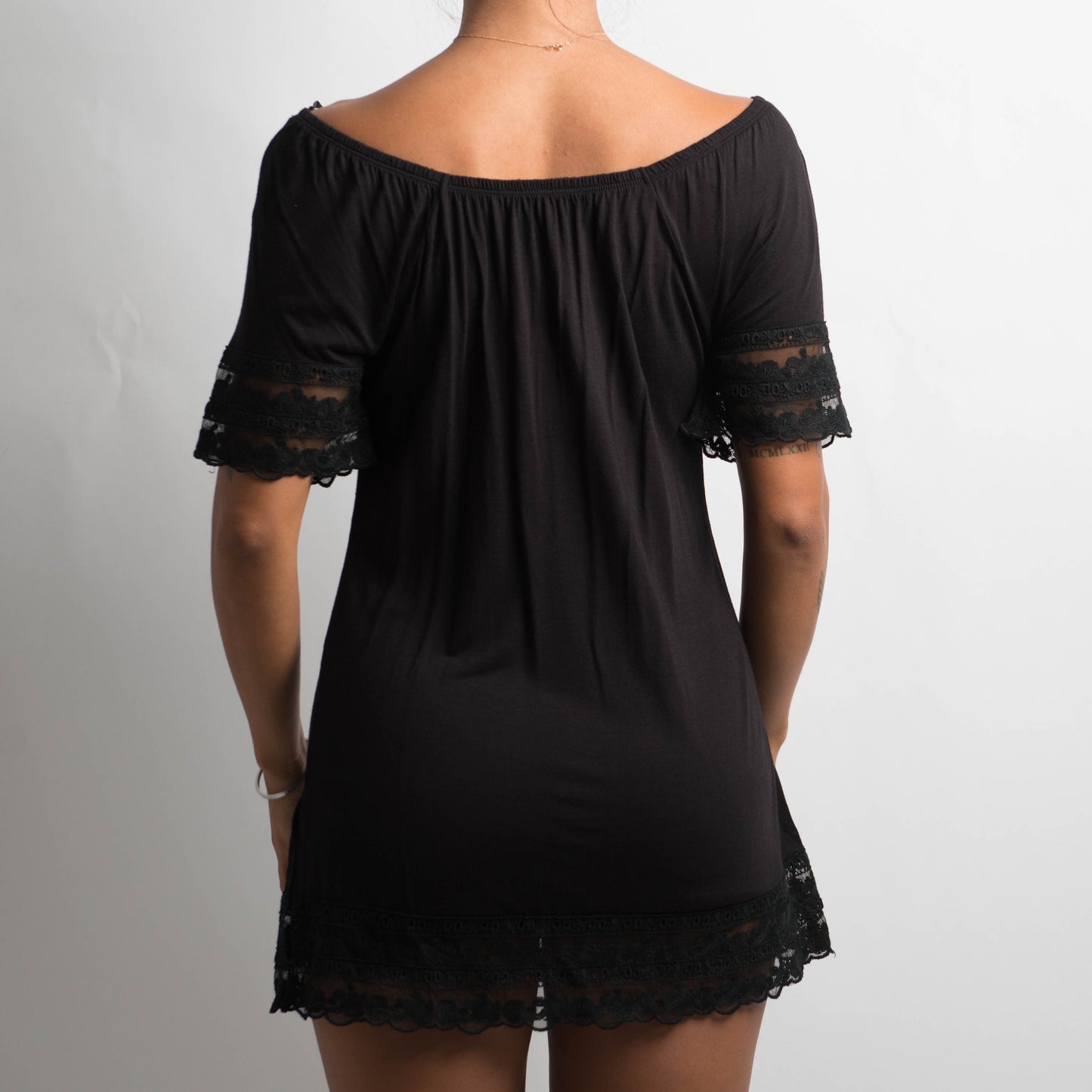 BLACK LONGLINE TOP