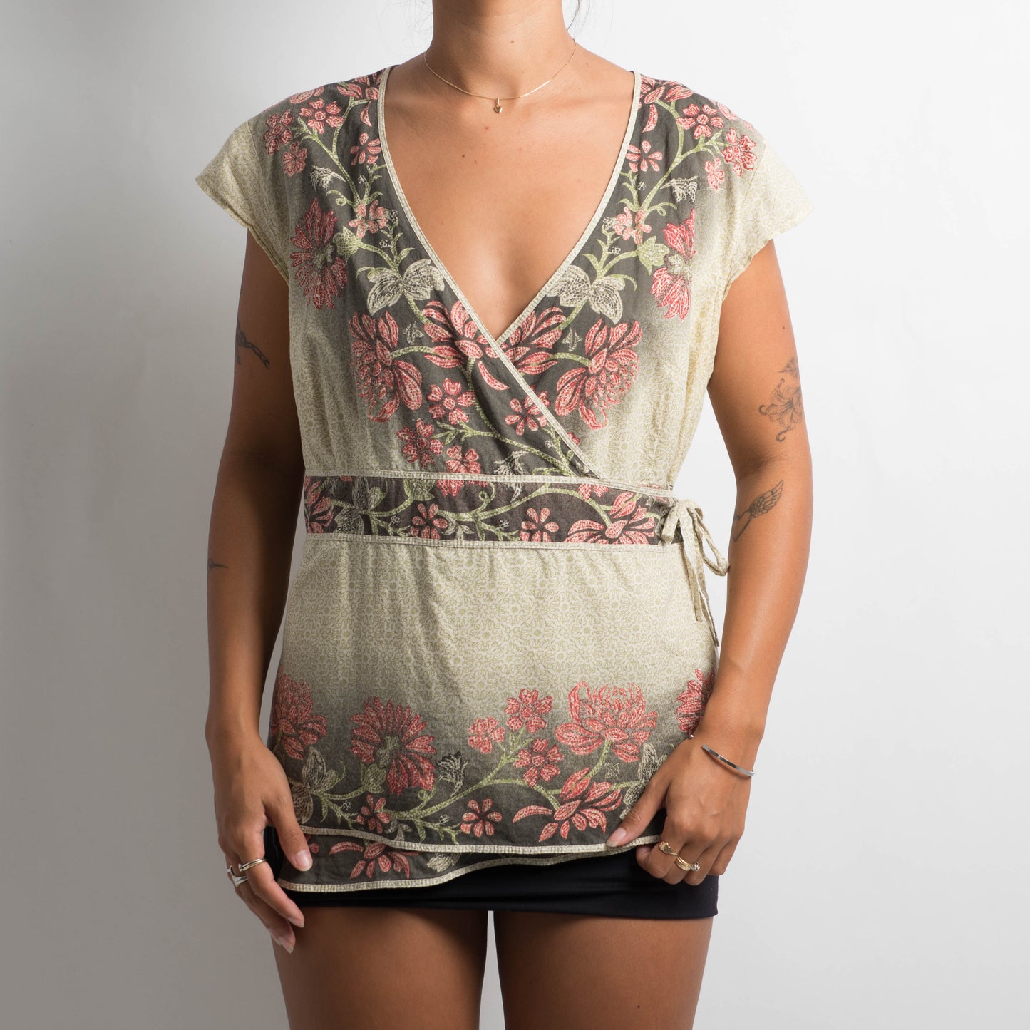 PATTERNED WRAP TOP