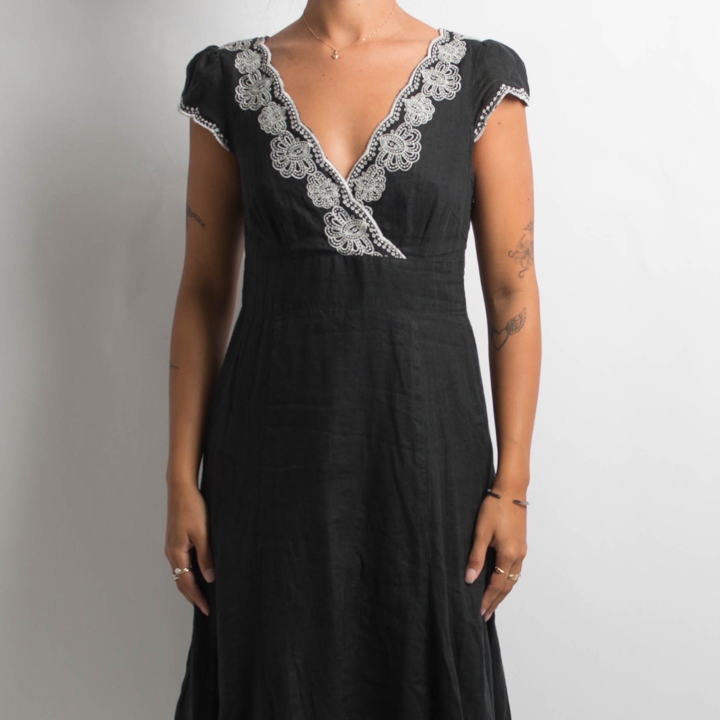 EMBROIDERED TRIM MIDI DRESS