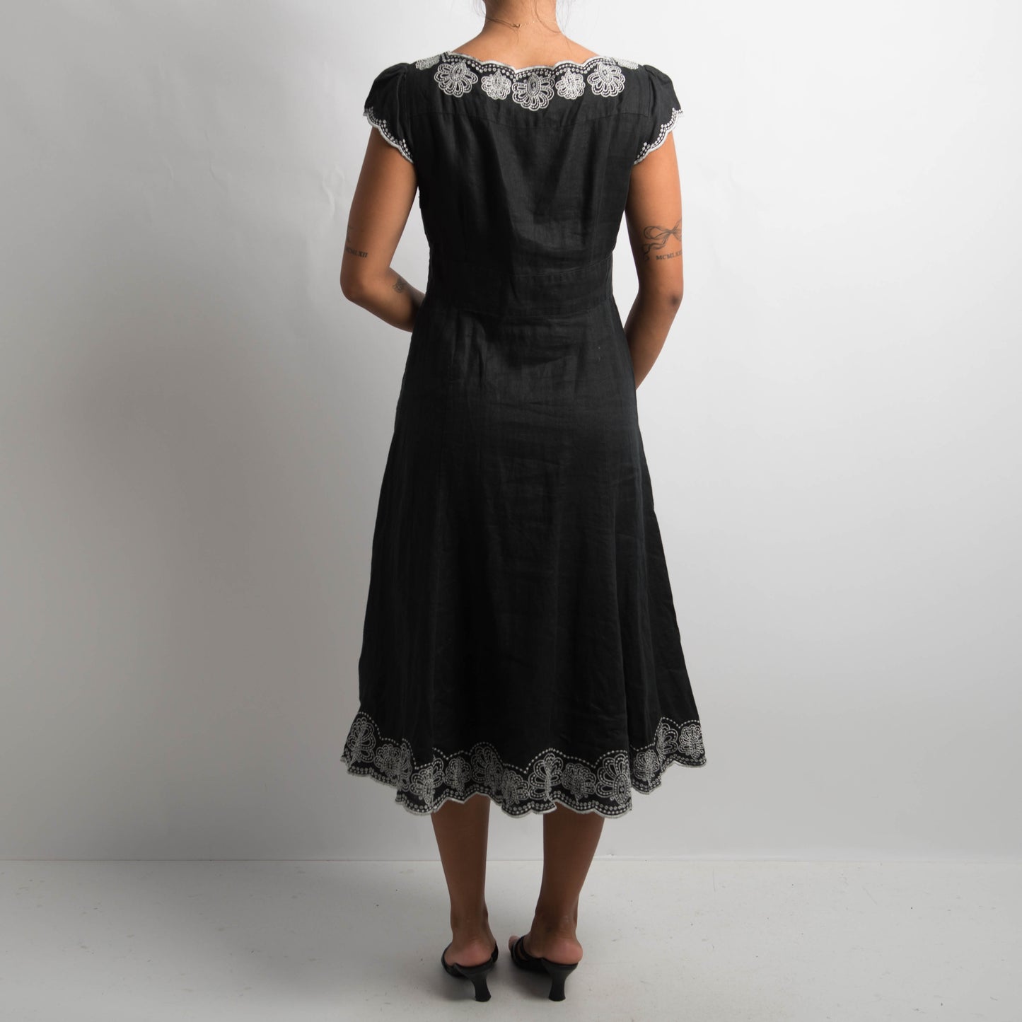 EMBROIDERED TRIM MIDI DRESS