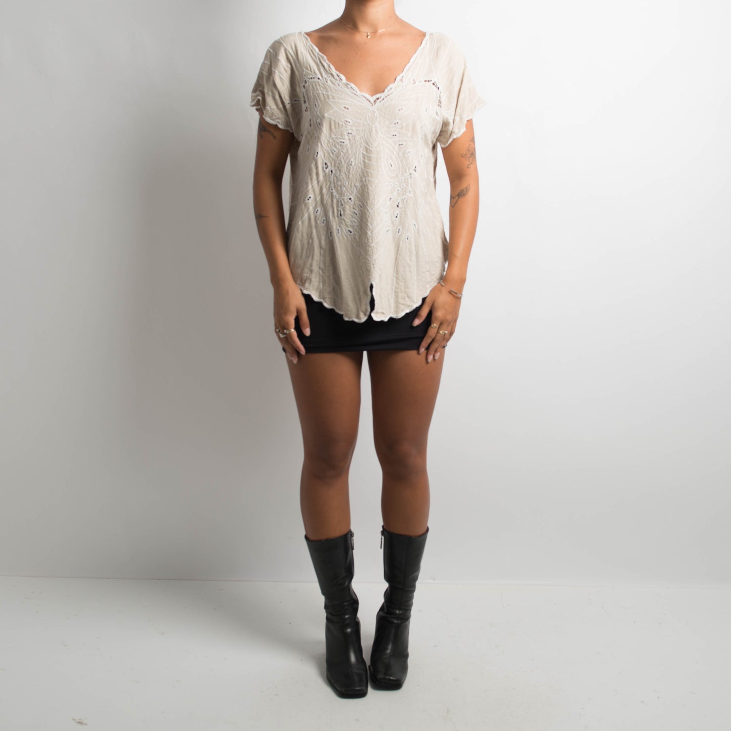 CREAM EMBROIDERED TOP