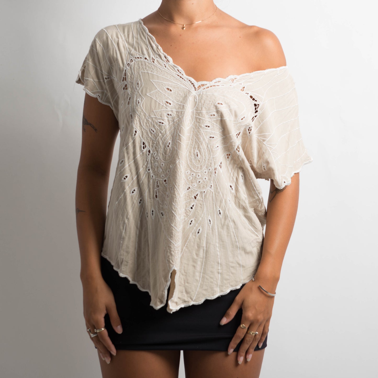 CREAM EMBROIDERED TOP