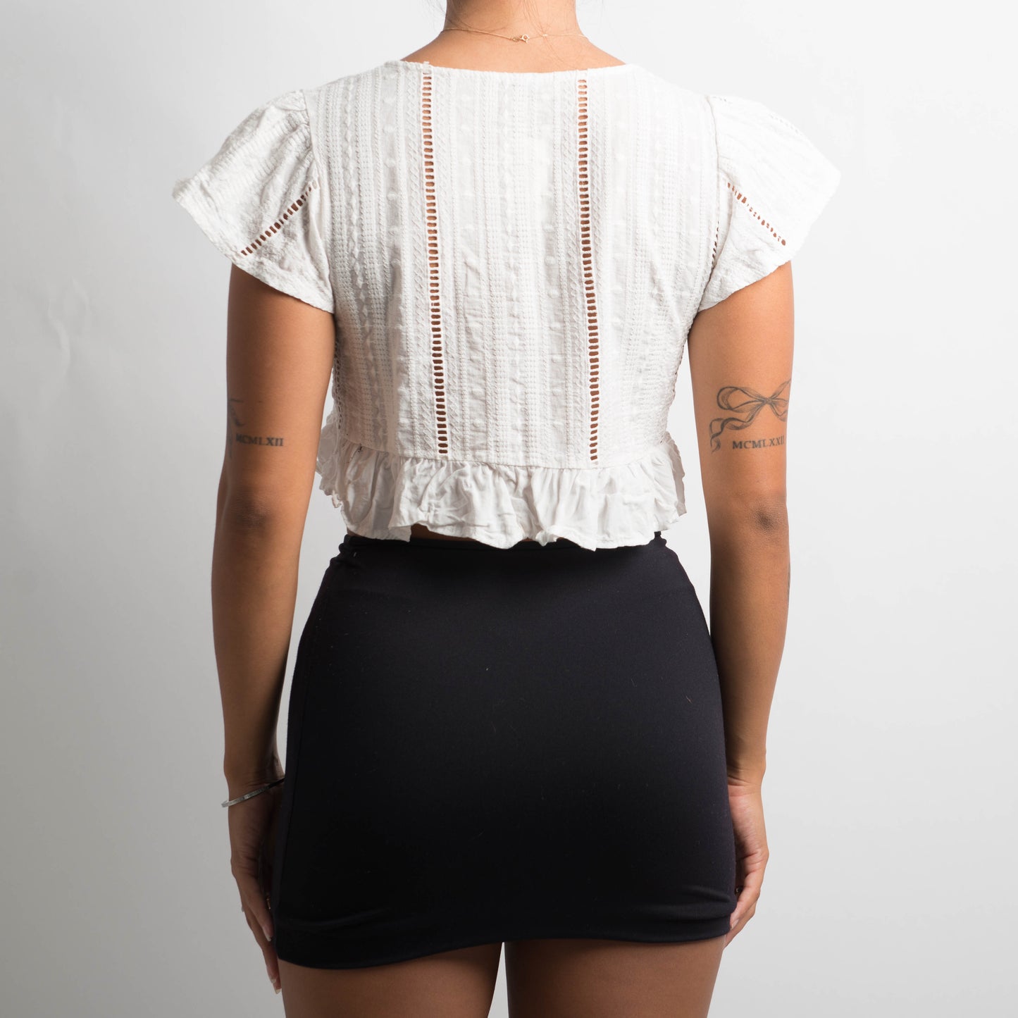 WHITE TIE FRONT CROP TOP