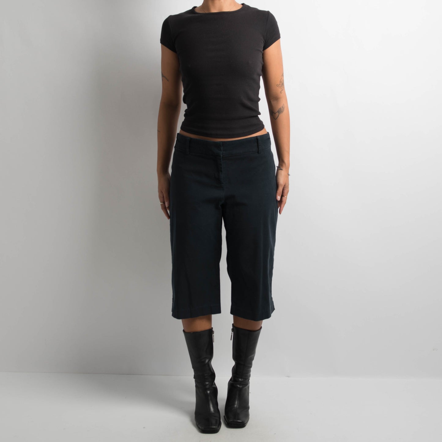 DARK NAVY CAPRI PANTS