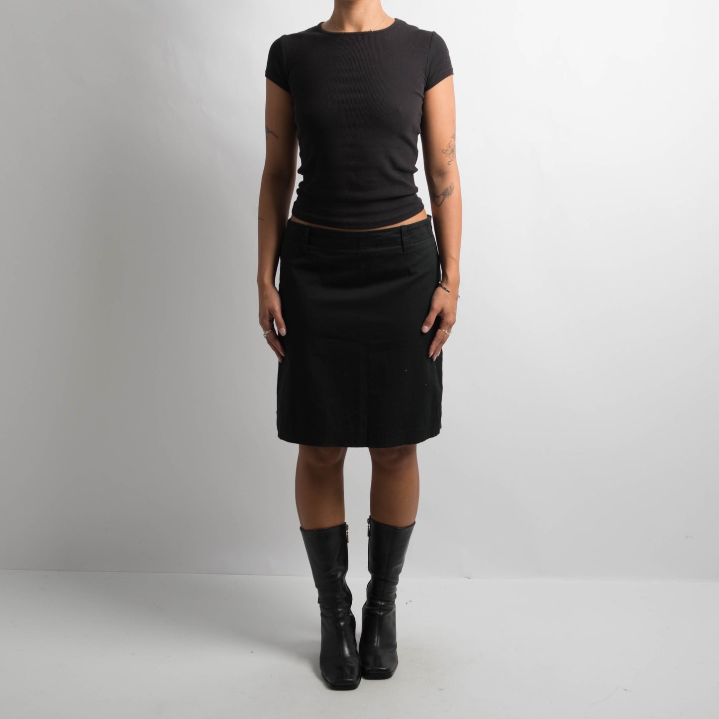 BLACK KNEE LENGTH SKIRT