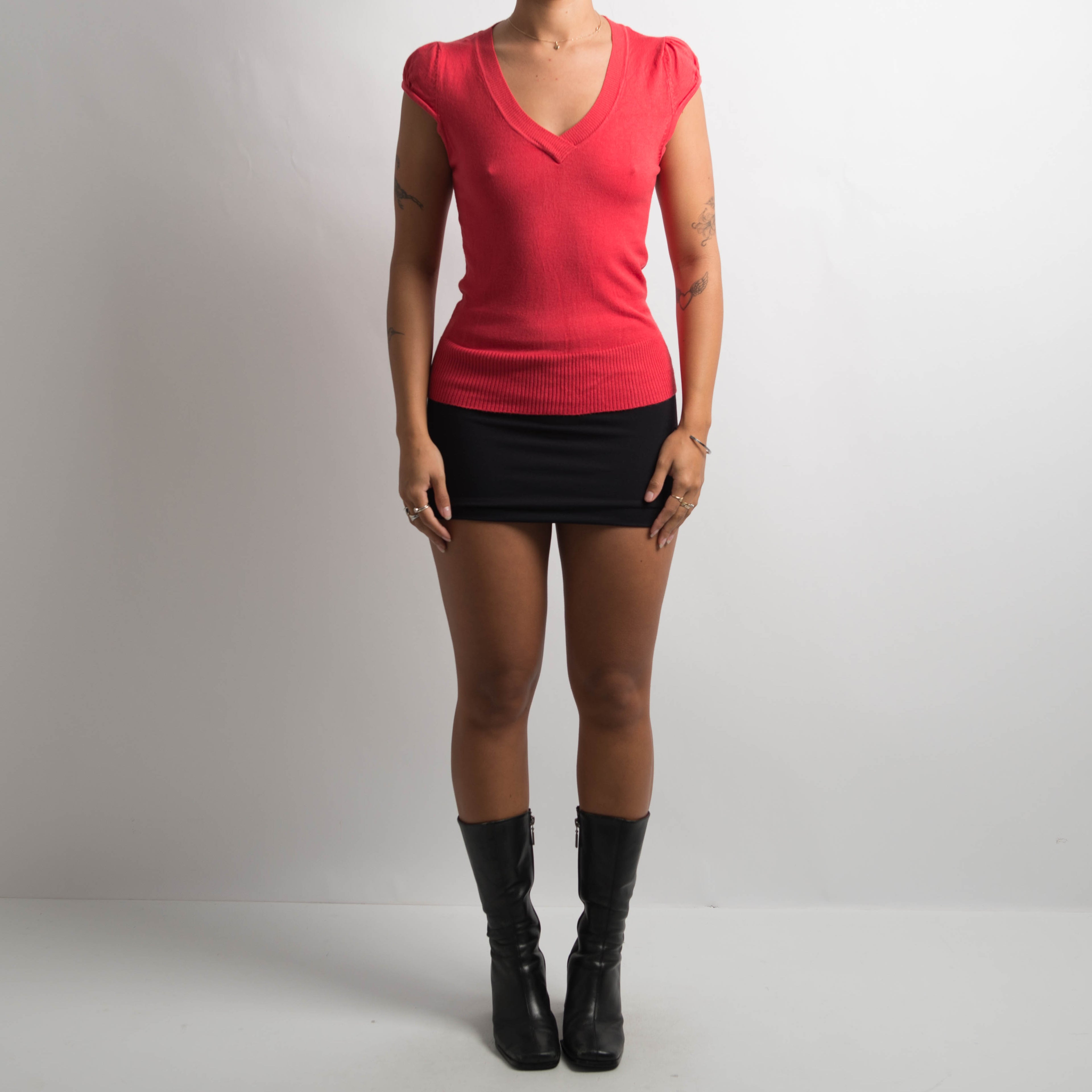 CORAL V NECK KNIT TOP