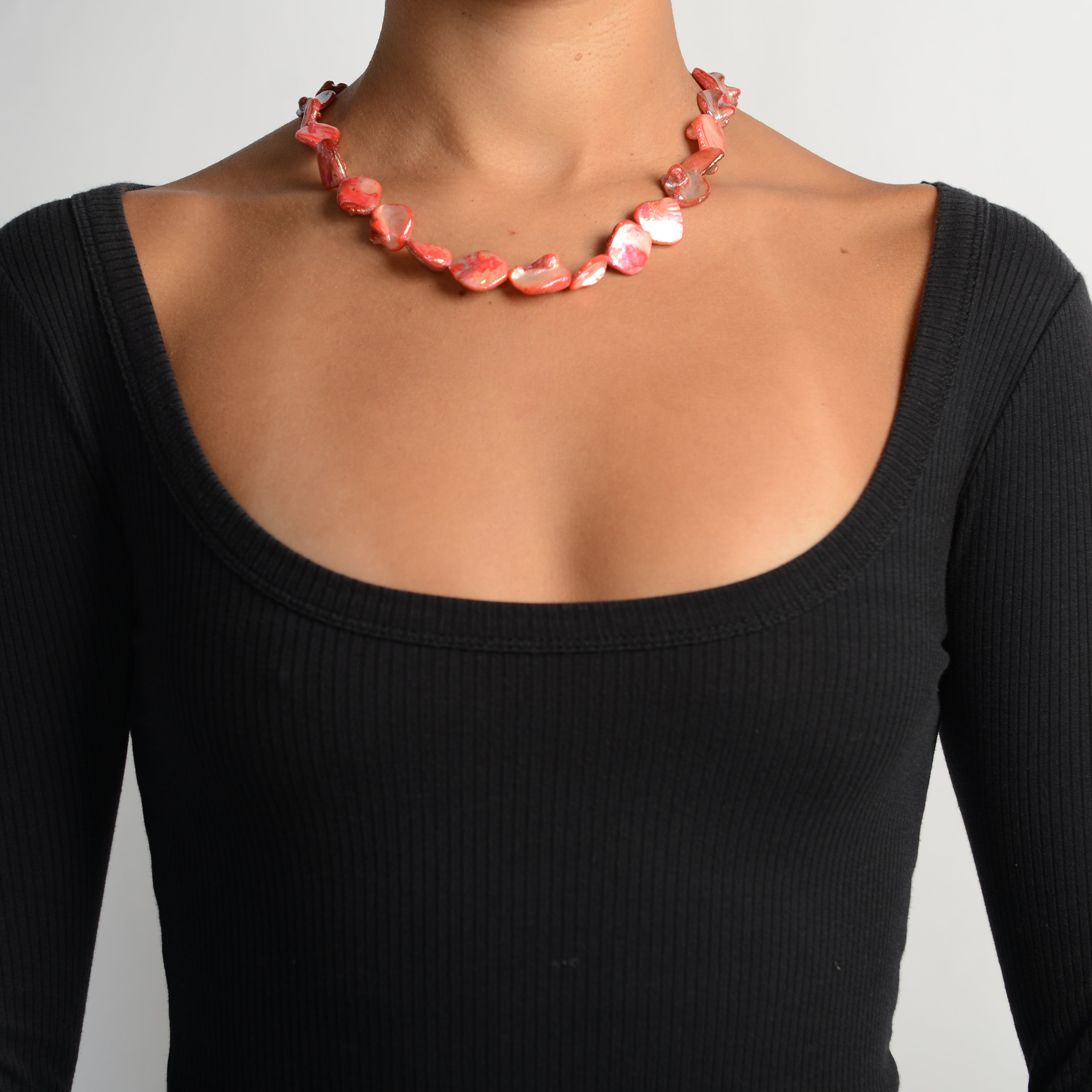 OPALESCENT BEADED NECKLACE