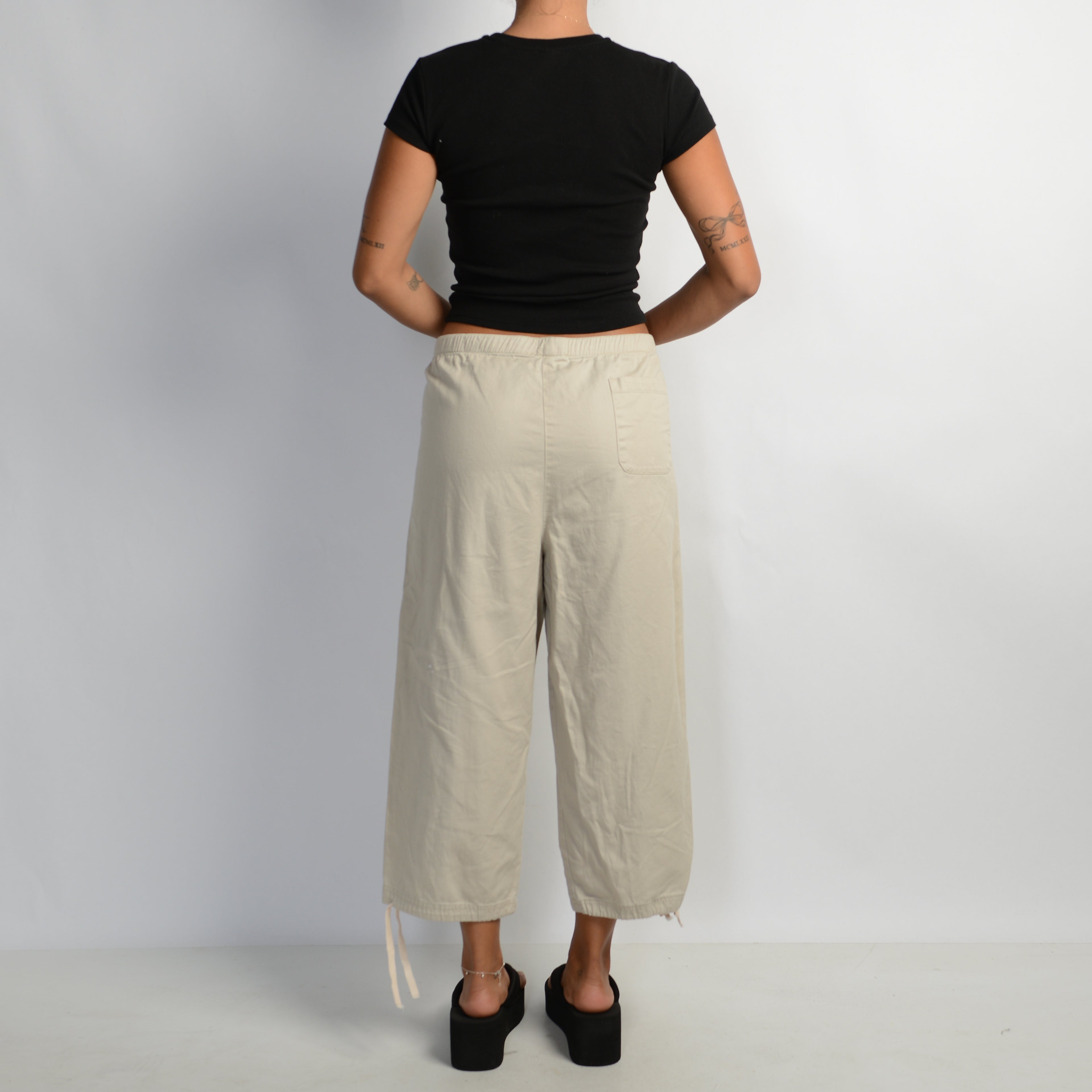 CREAM CARGO CROP PANTS