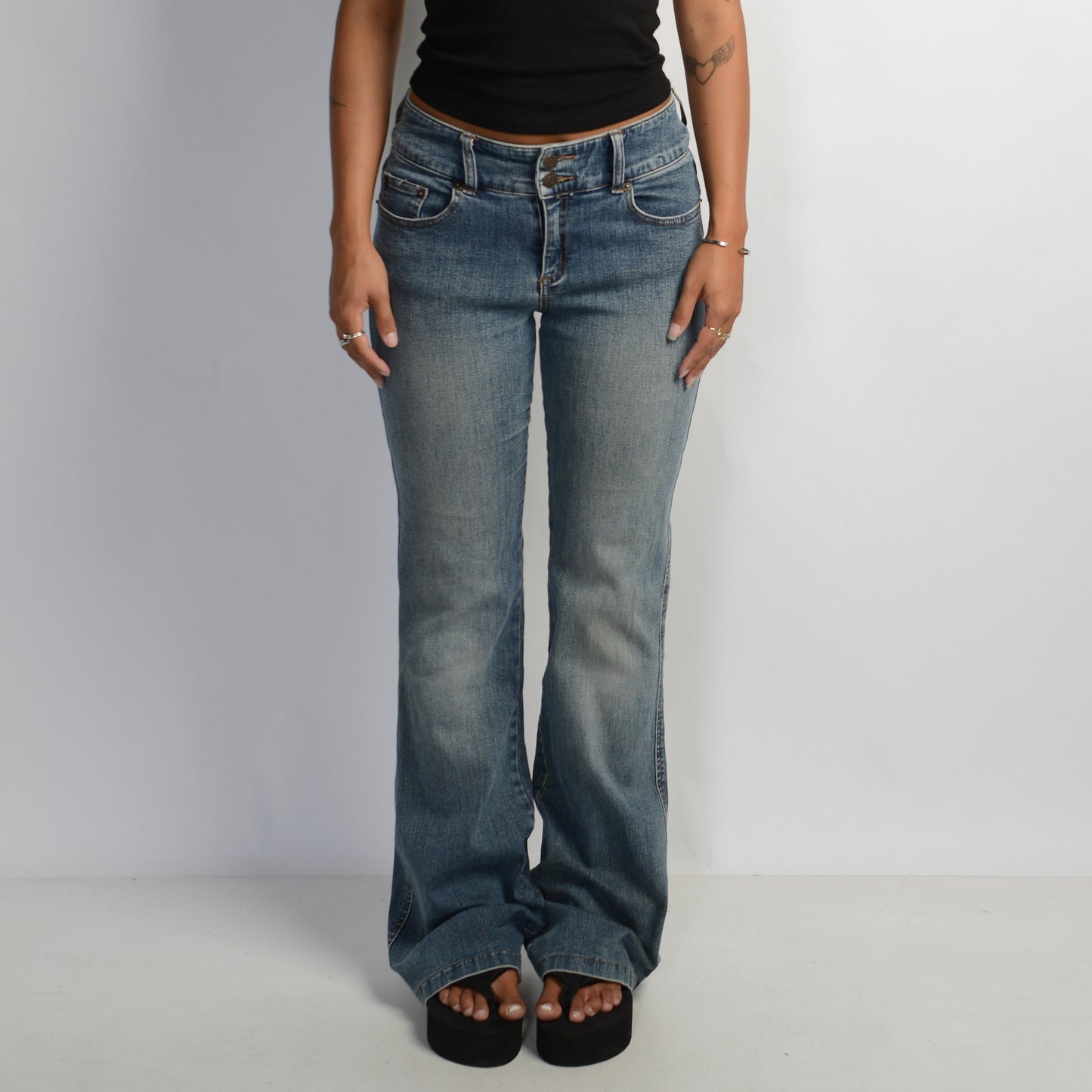 MID RISE BOOTCUT JEANS