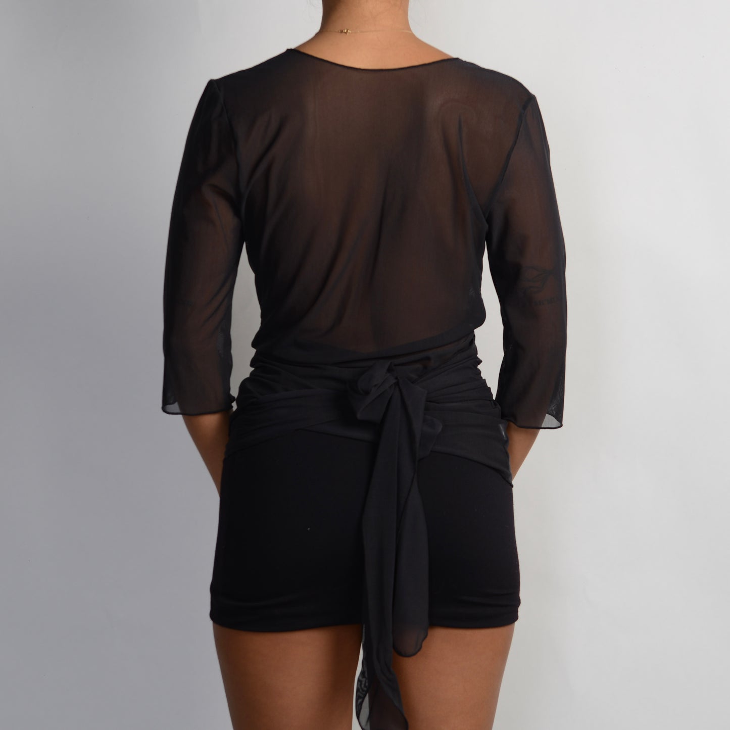 BLACK WRAP TOP