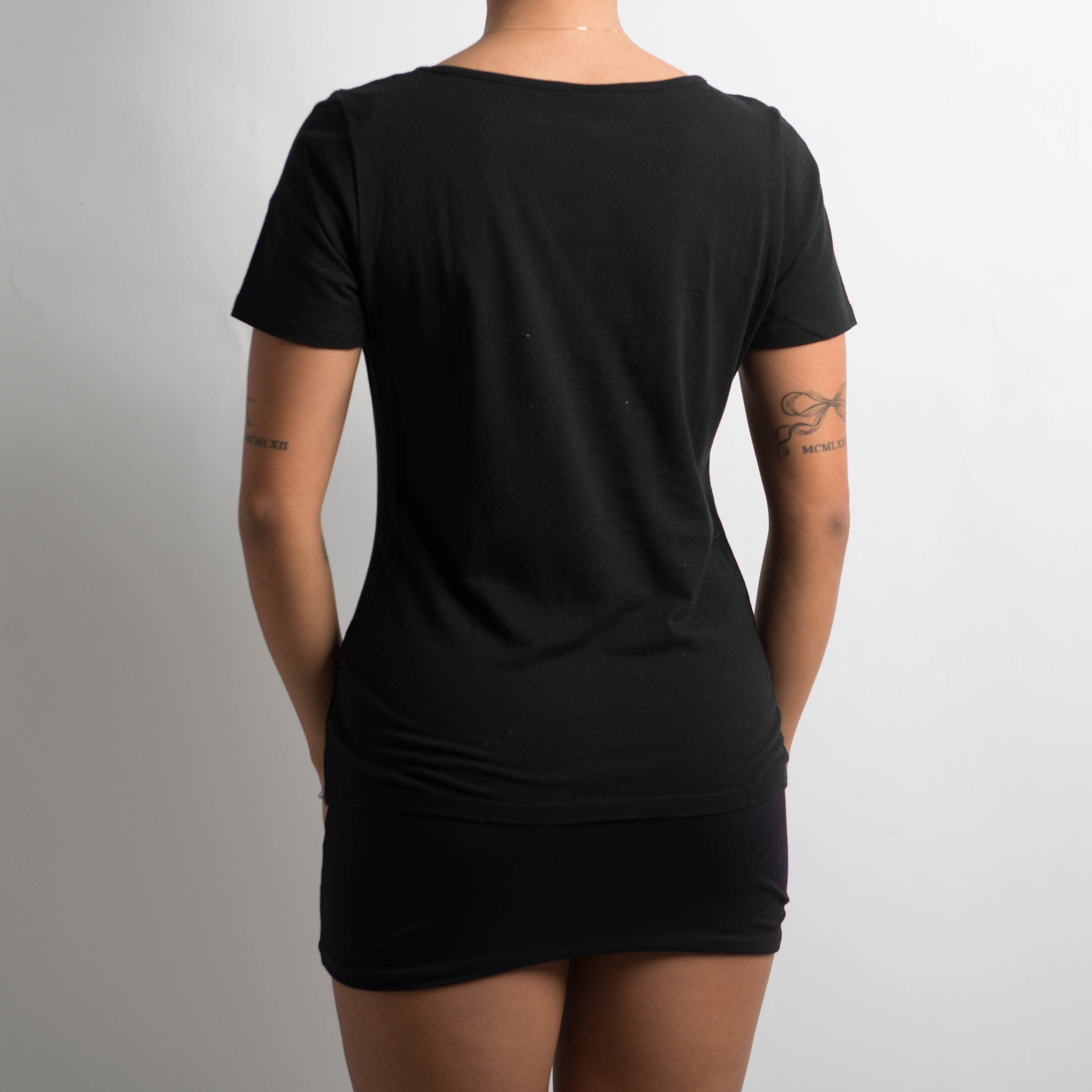 BLACK RUCHED TEE