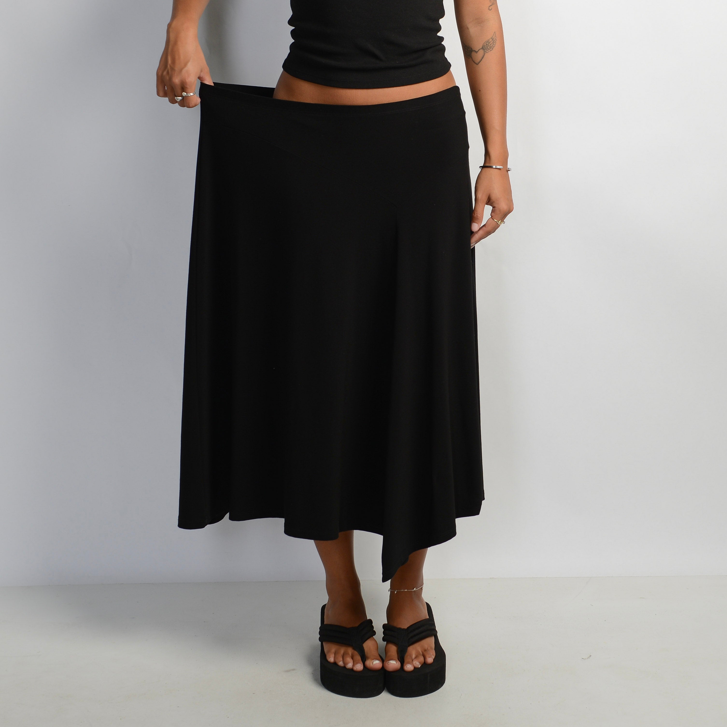 BLACK LONGLINE SKIRT