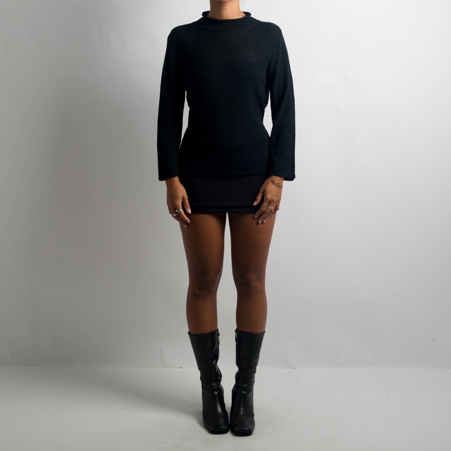 BLACK KNIT LONG SLEEVE TOP