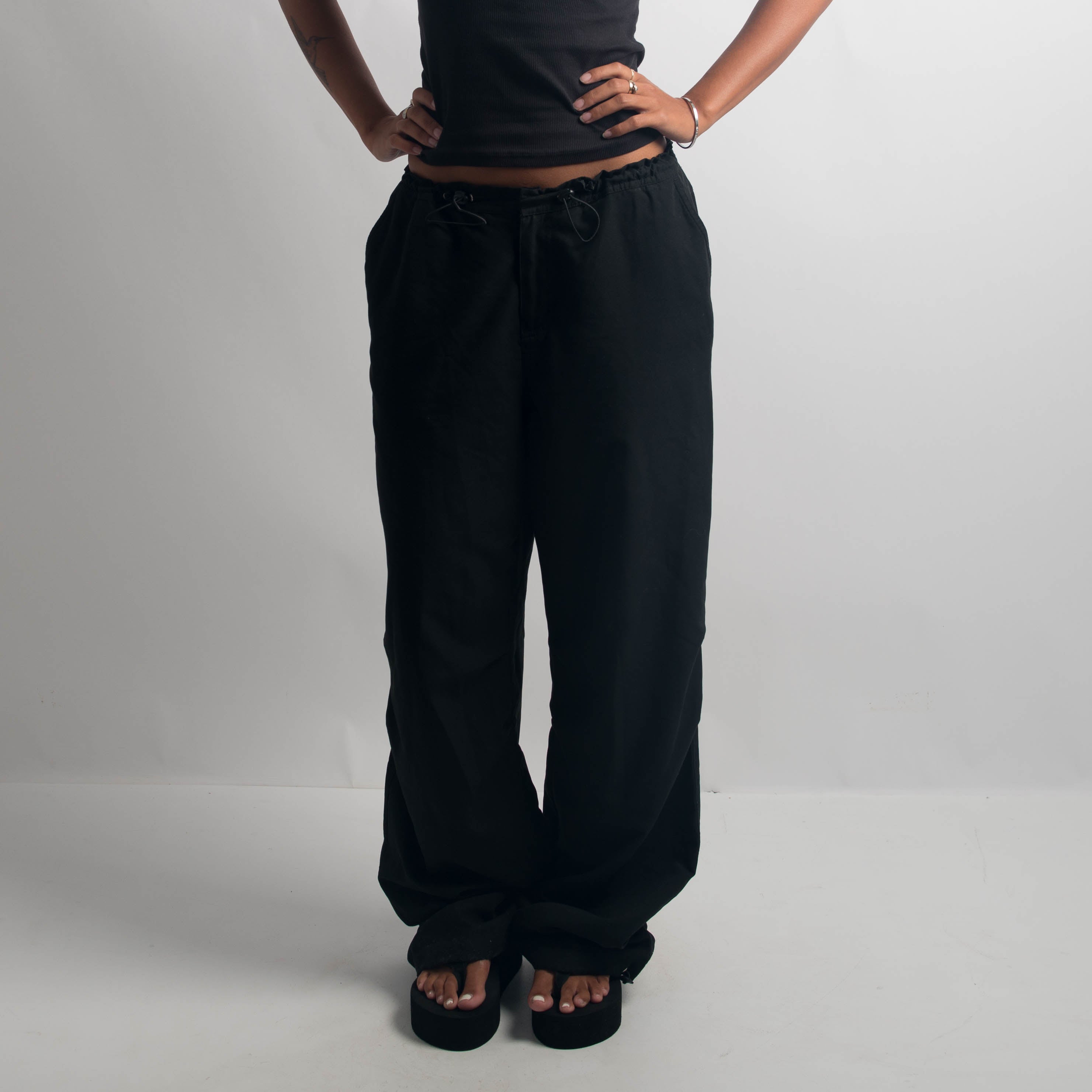 BLACK PARACHUTE PANTS