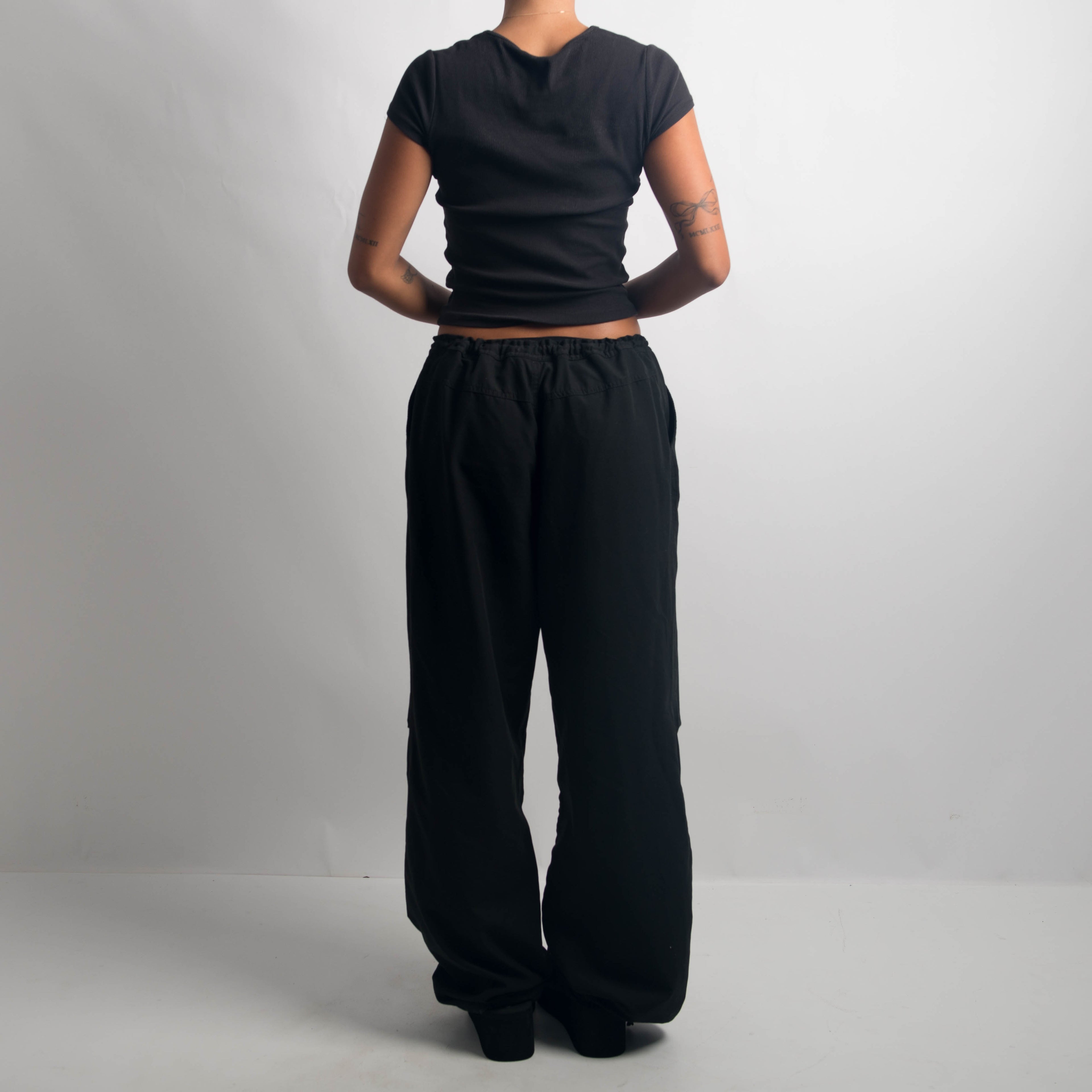 BLACK PARACHUTE PANTS