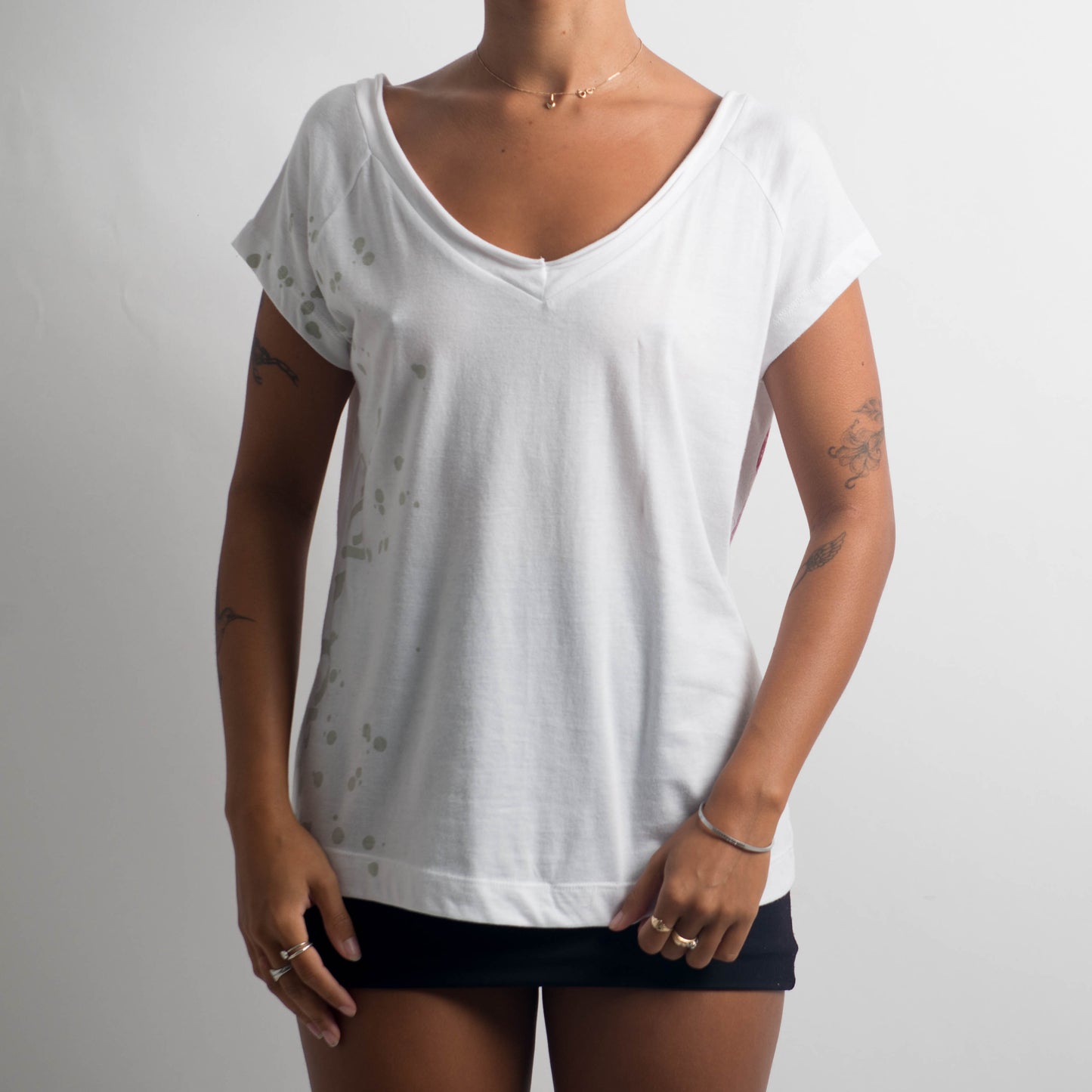 WHITE GRAPHIC TEE
