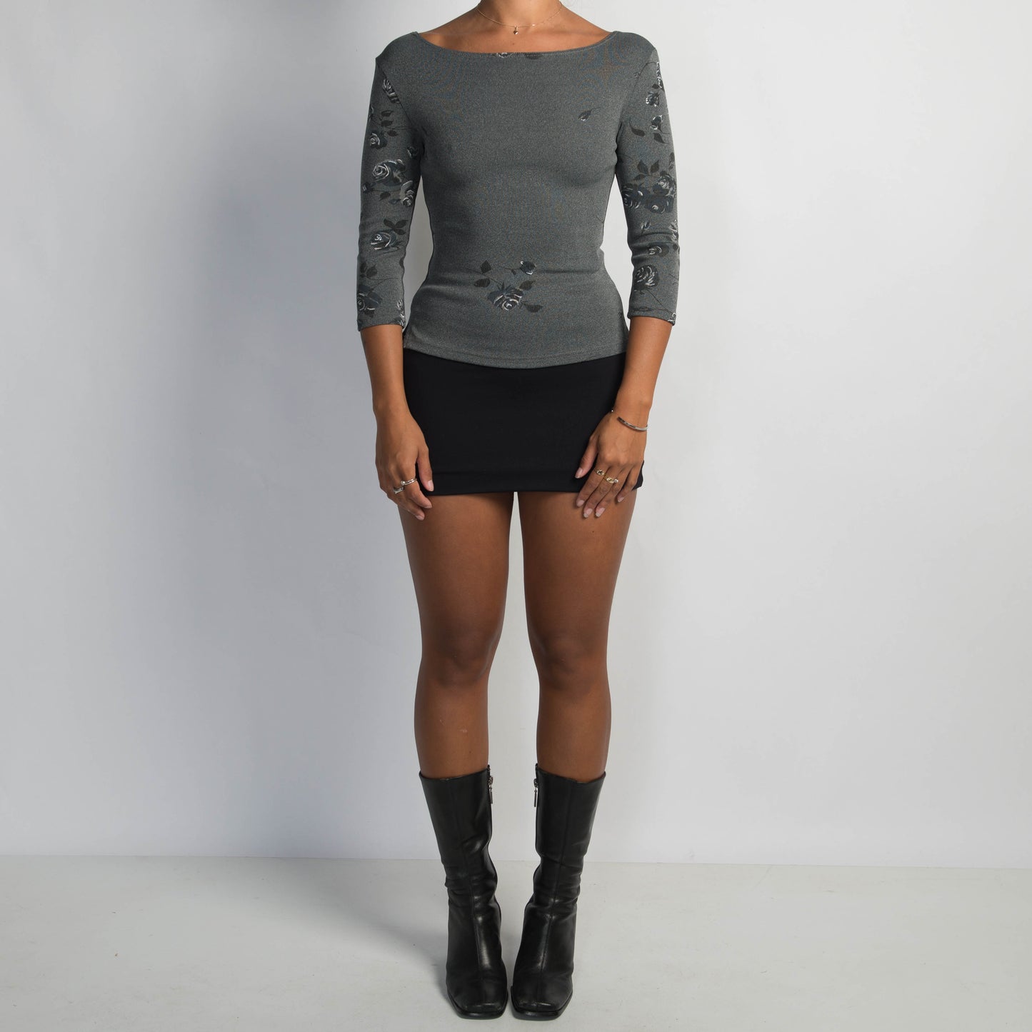 GREY FLORAL 3/4 SLEEVE TOP