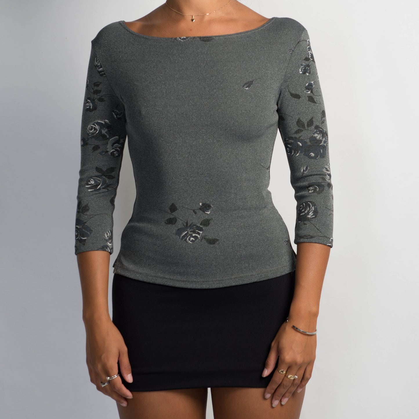 GREY FLORAL 3/4 SLEEVE TOP