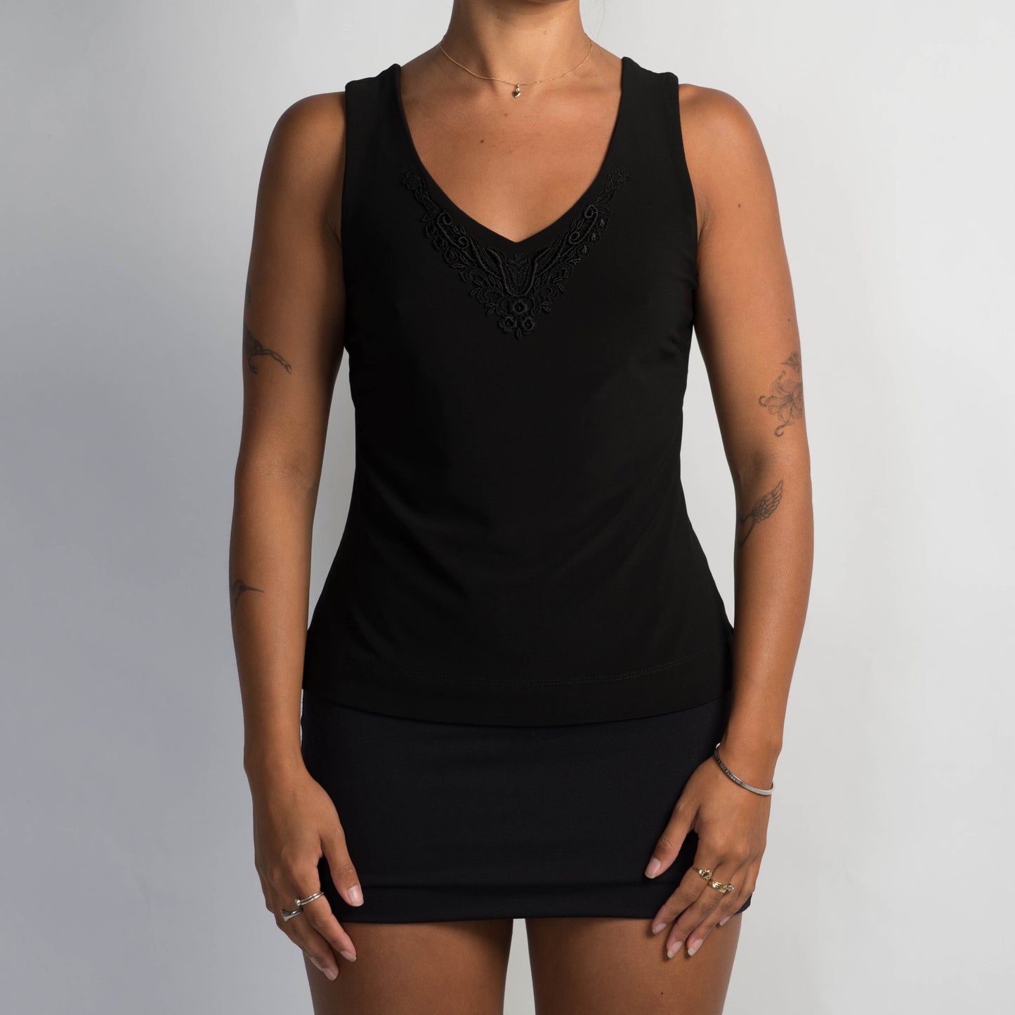 BLACK V NECK TOP