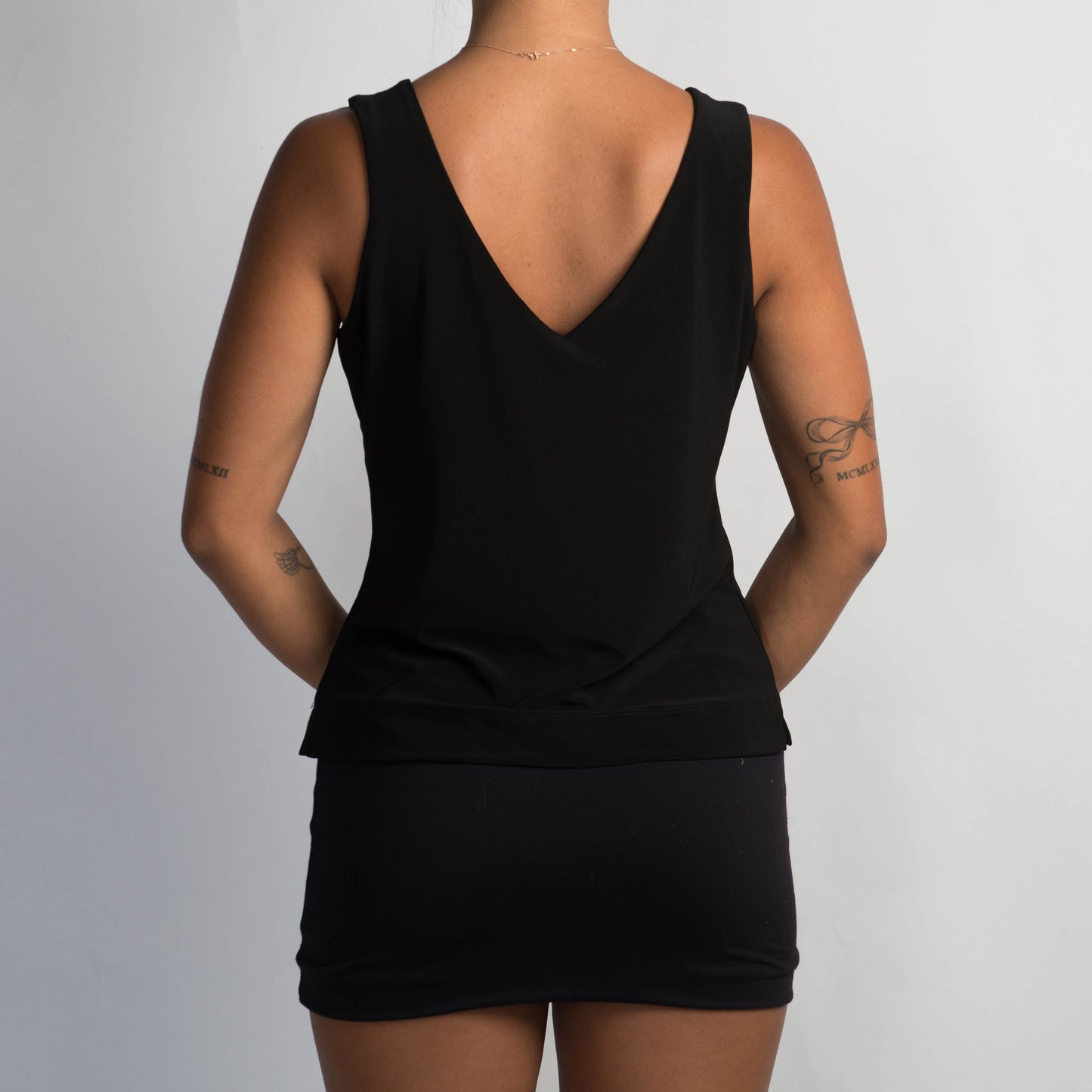 BLACK V NECK TOP