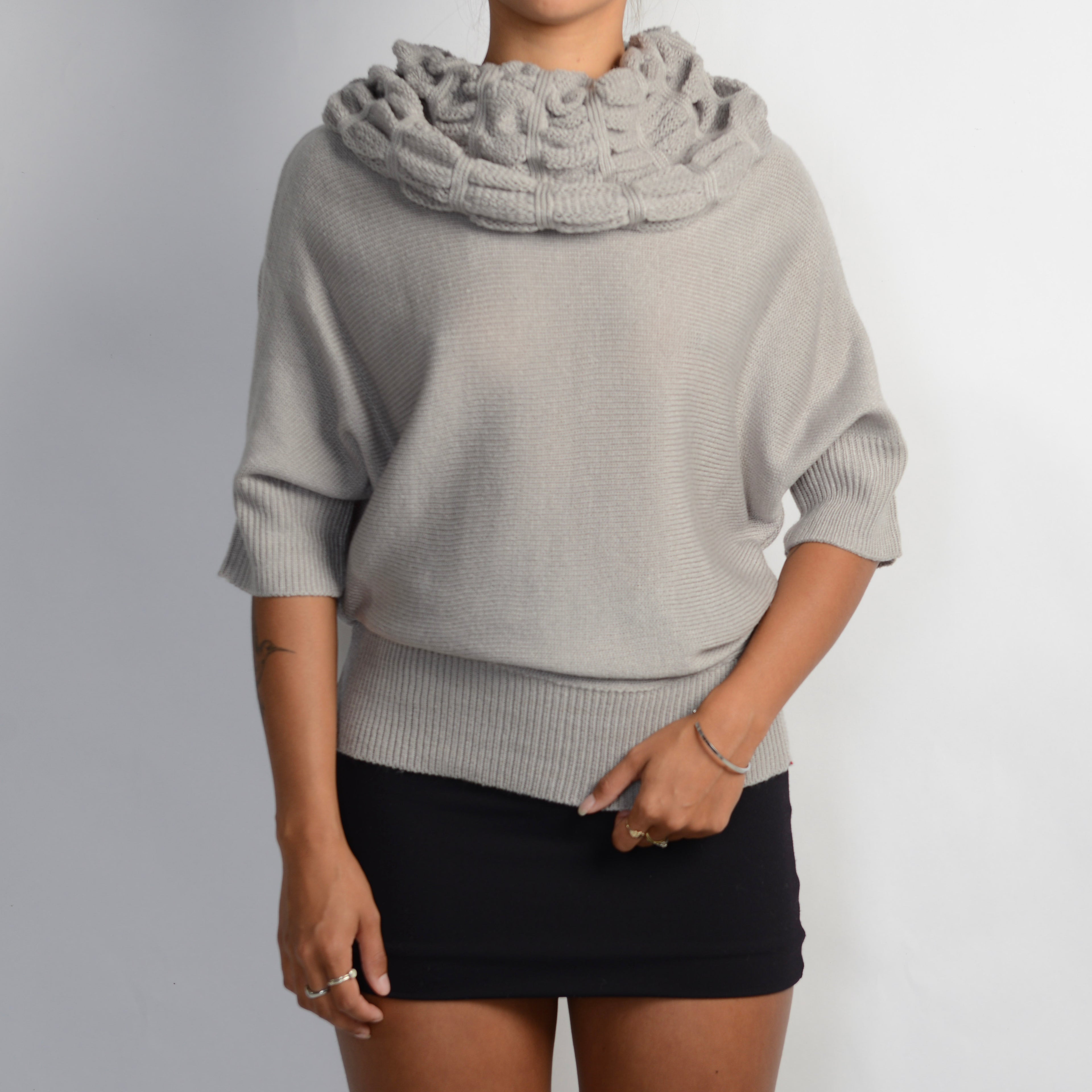 GREY KNIT TURTLENECK TOP