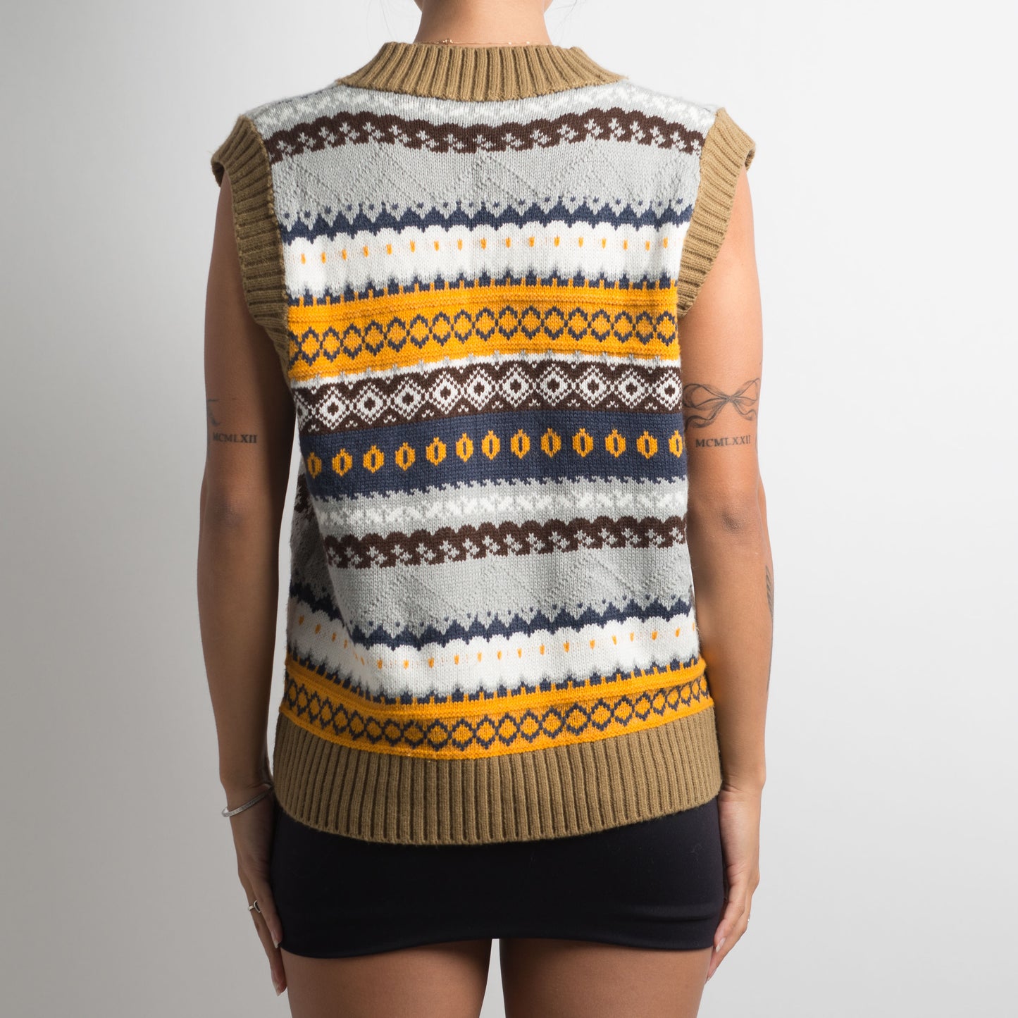 GILET EN TRICOT À MOTIFS