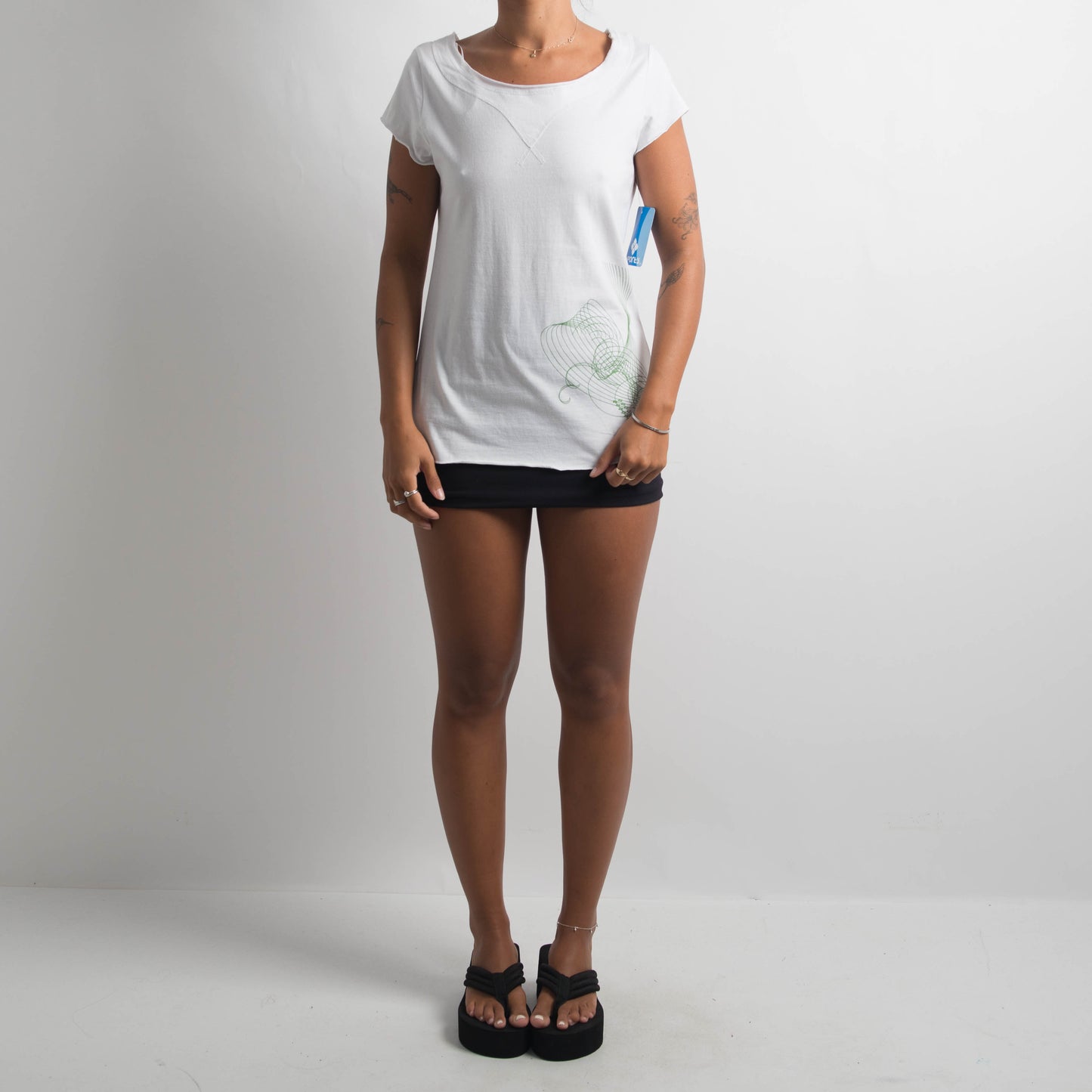 WHITE GRAPHIC TOP