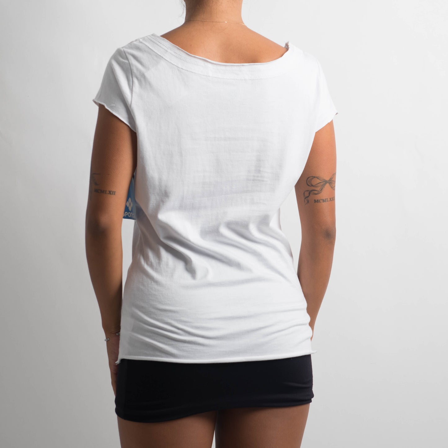 WHITE GRAPHIC TOP