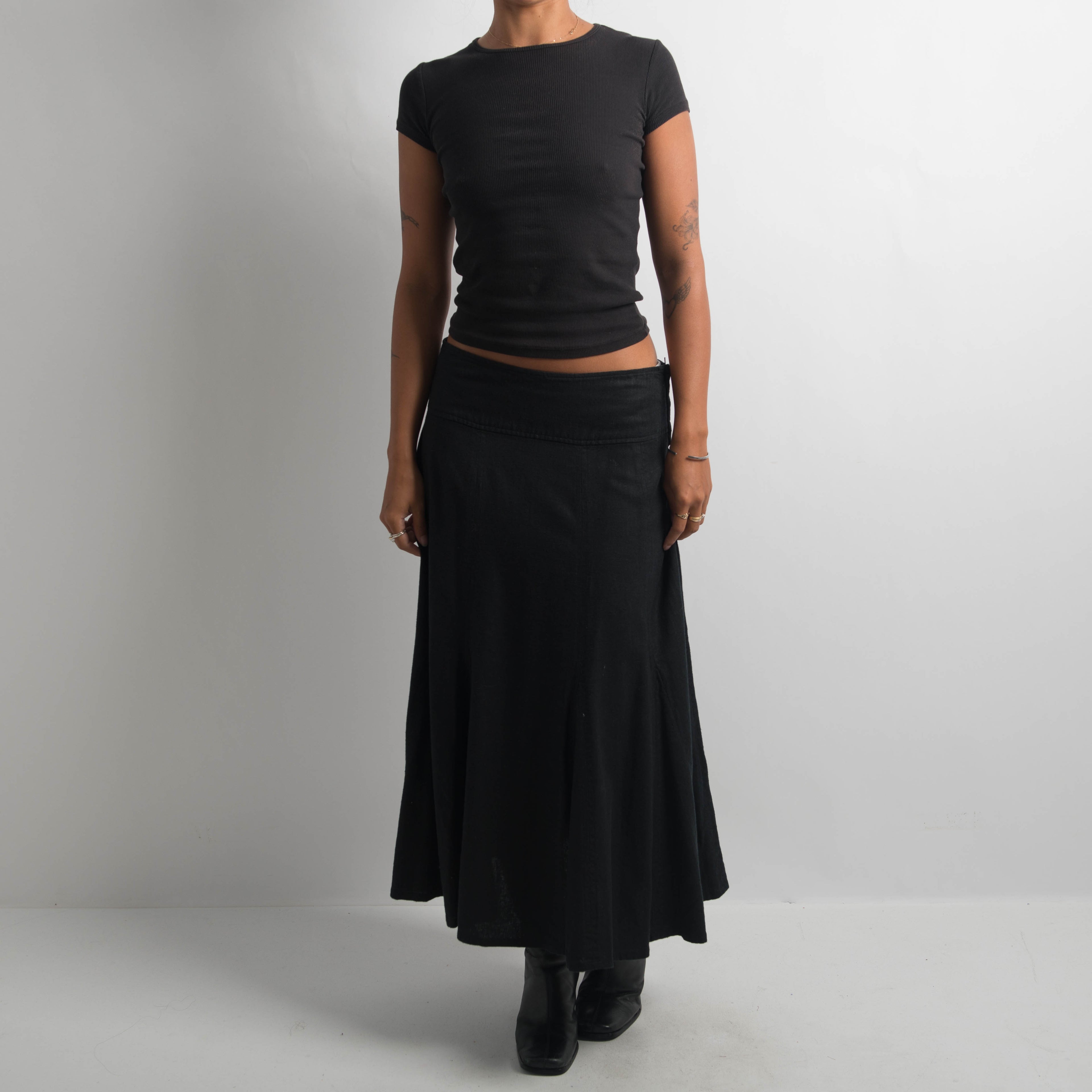 BLACK LONGLINE LINEN SKIRT